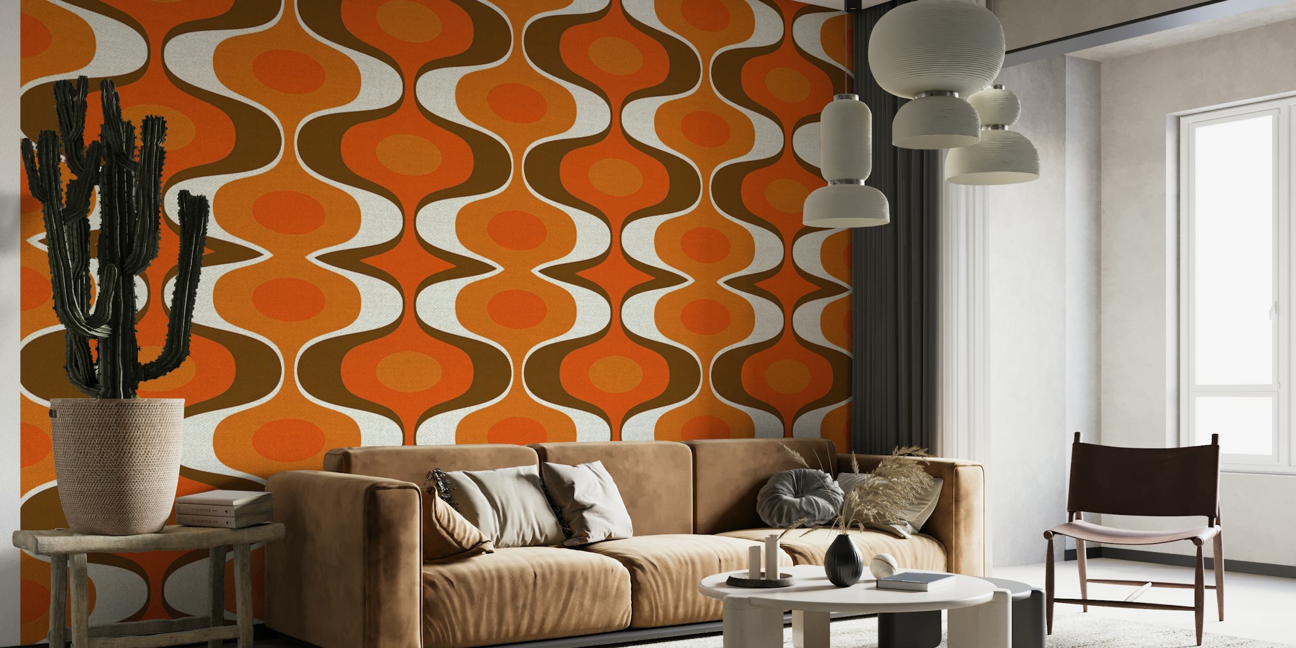 Papier peint mural d'inspiration vintage avec un motif rétro groovy des années 70 dans des couleurs orange et marron.