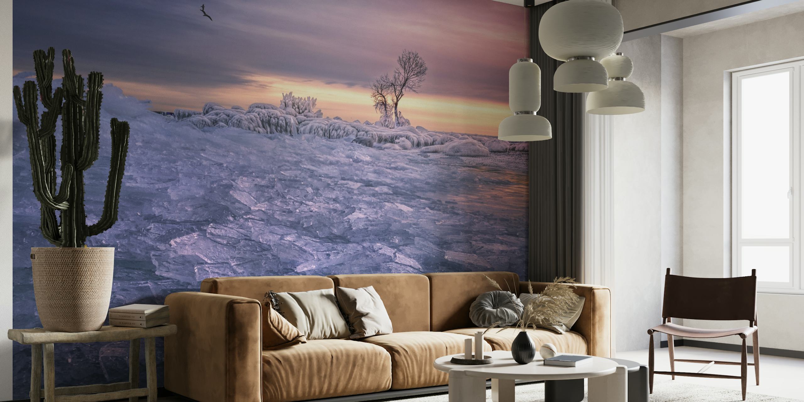 Rauhallinen talvimaisema seinämaalaus, jossa on yksinäinen puu ja hämärän sävyjä huurreisen maiseman yllä.