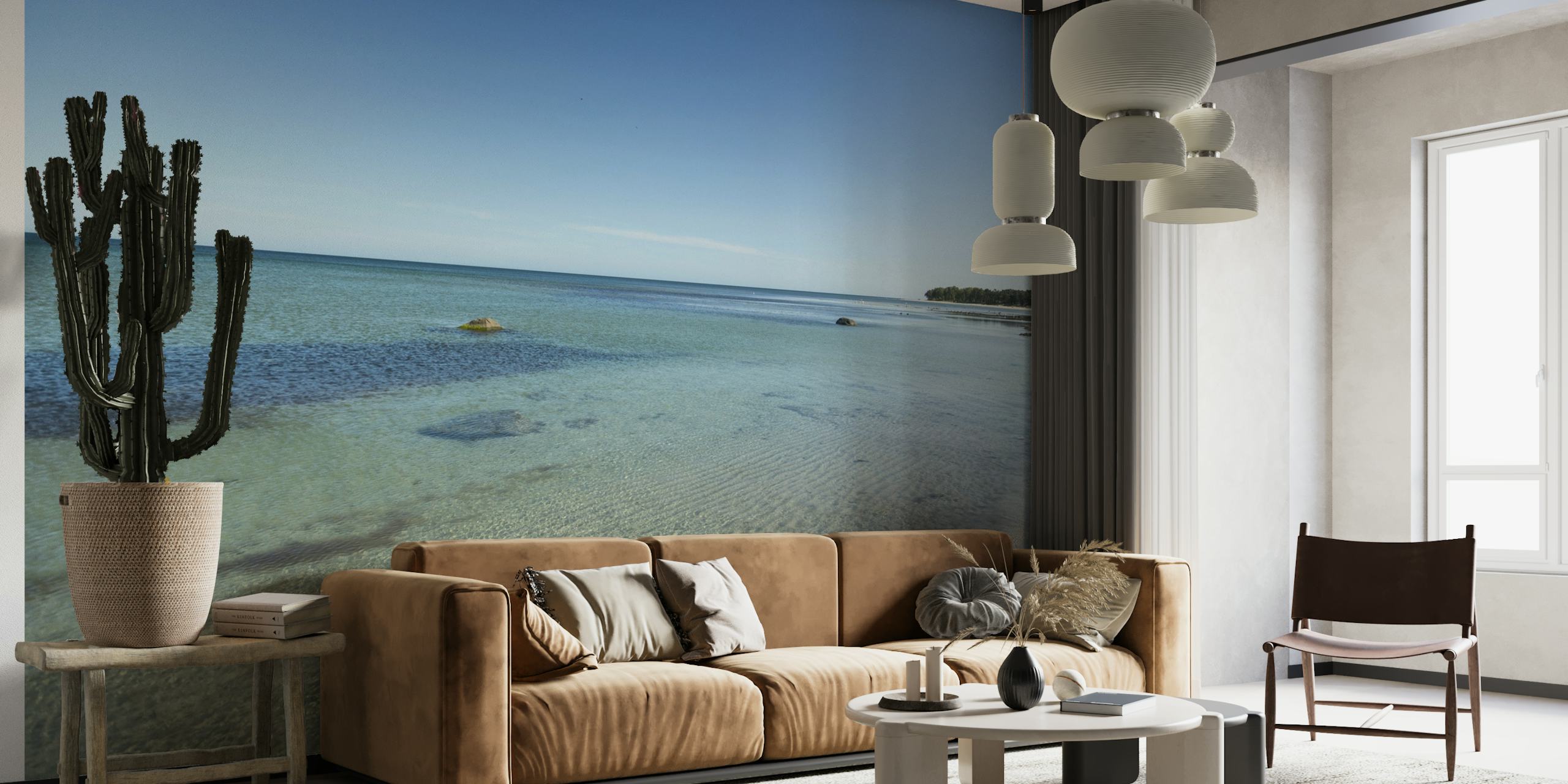 Rauhallinen rantaseinämaalaus kirkkailla vesillä ja hiekkarannalla Bornholmin saarella