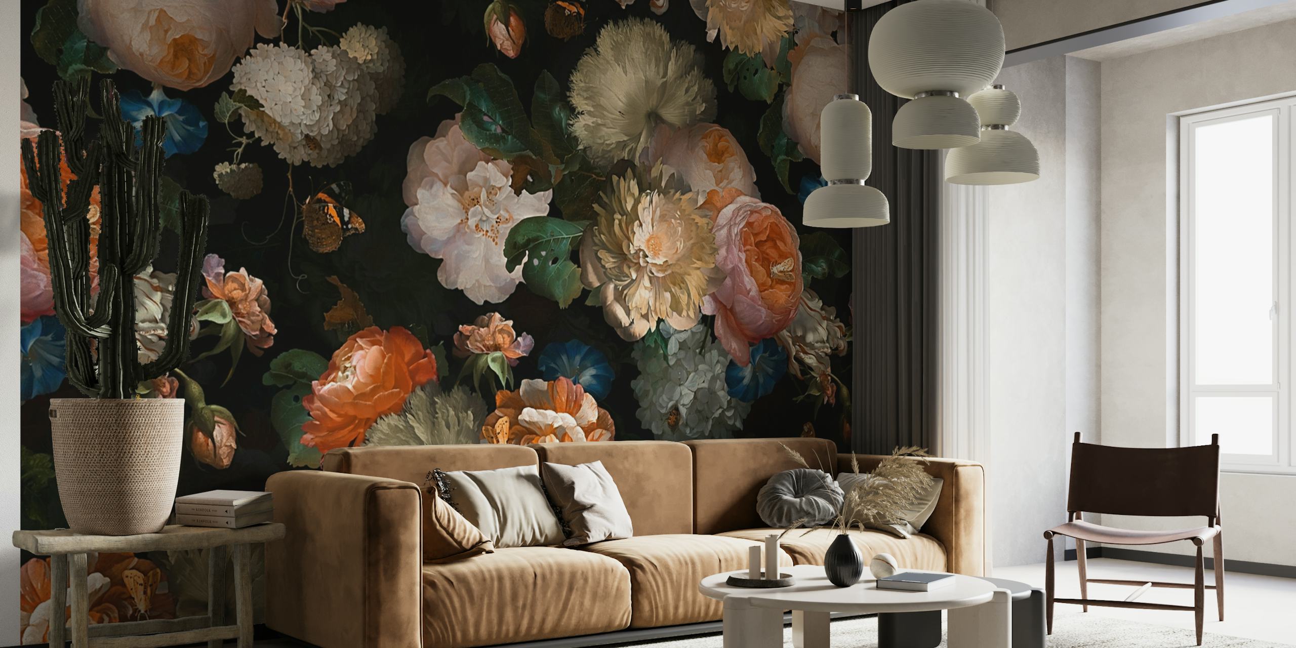 Ylellinen barokkityylinen kukkainen seinämaalaus tummalla taustalla ja vintage-sävyillä.