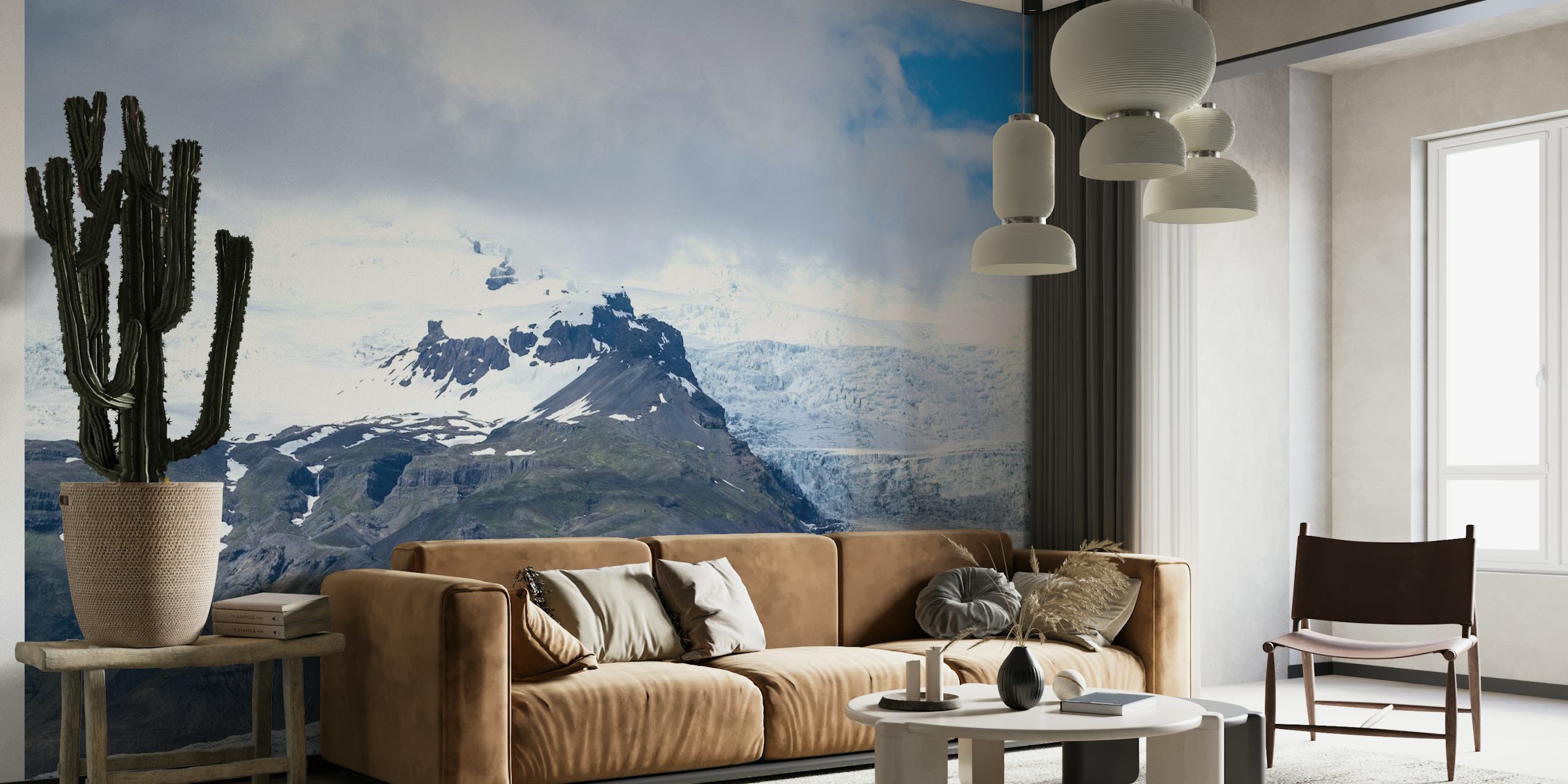 Breiðamerkurjökull-jäätikön seinämaalaus sinisillä jäisillä sävyillä ja vuorenhuipuilla