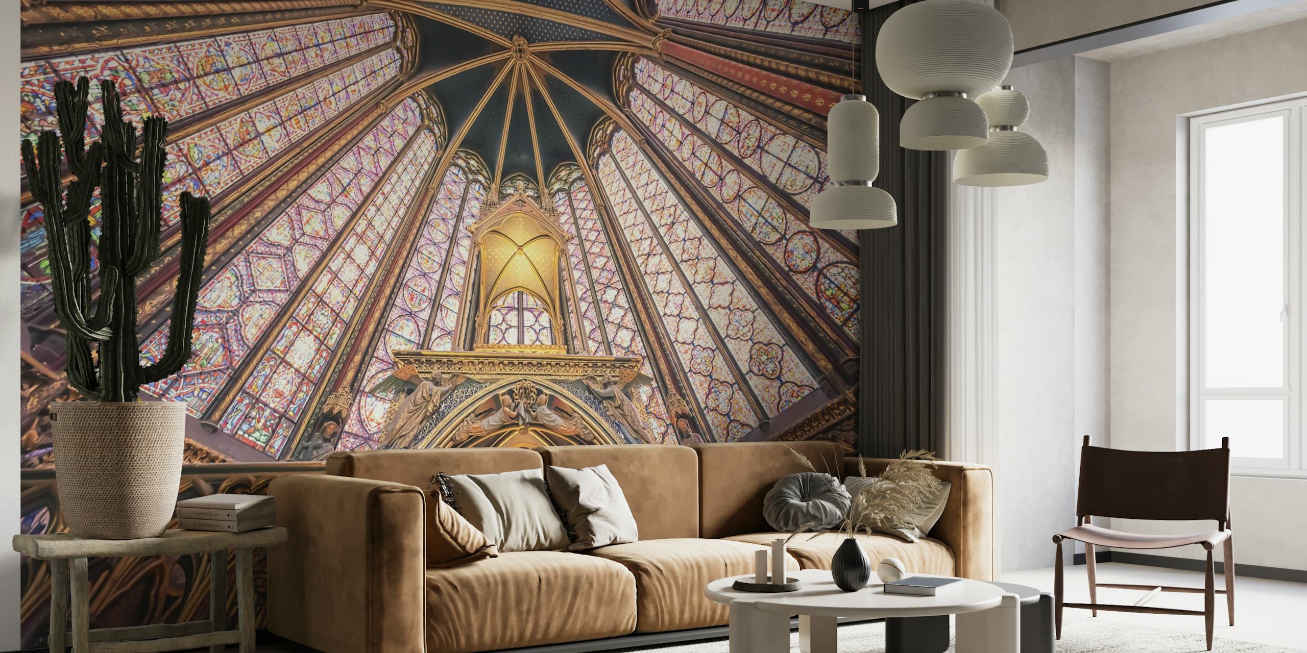 O mural de parede de arquitetura gótica da Sainte-Chapelle apresentando os icônicos padrões e tons vibrantes do teto.
