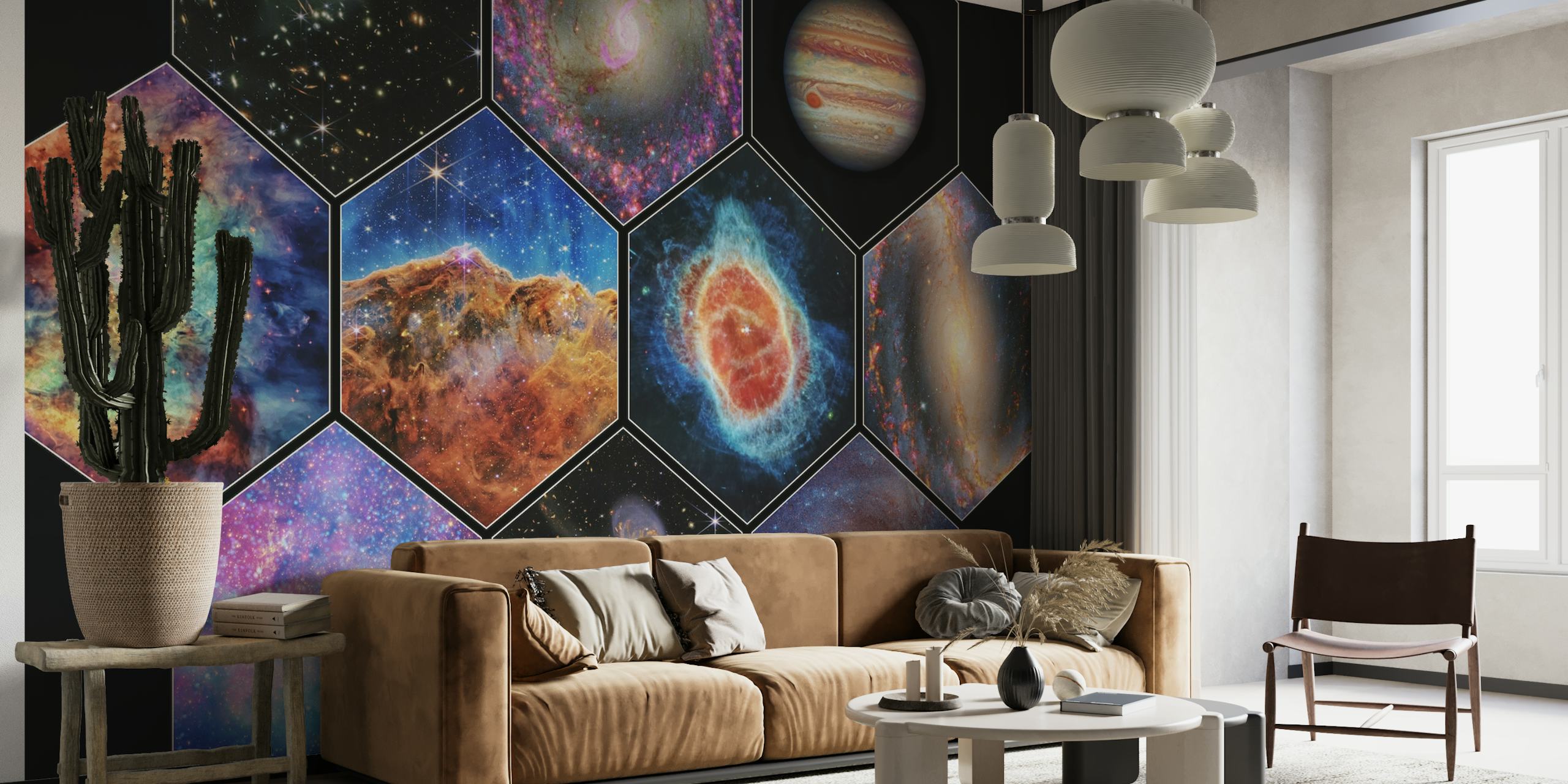 Space-Art veggmaleri med et geometrisk bikakemønster med galakser, tåker, stjerner og planeter.