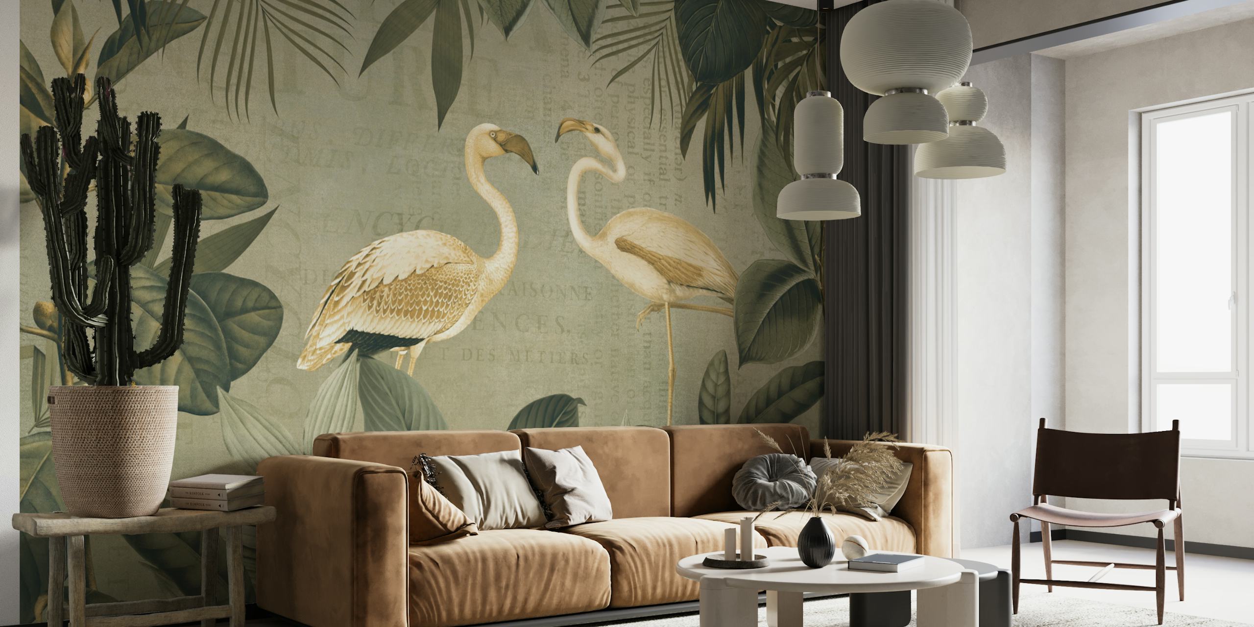 Vintage-inspirerad väggmålning med flamingos och tropiska blad över ett manusbakgrund.