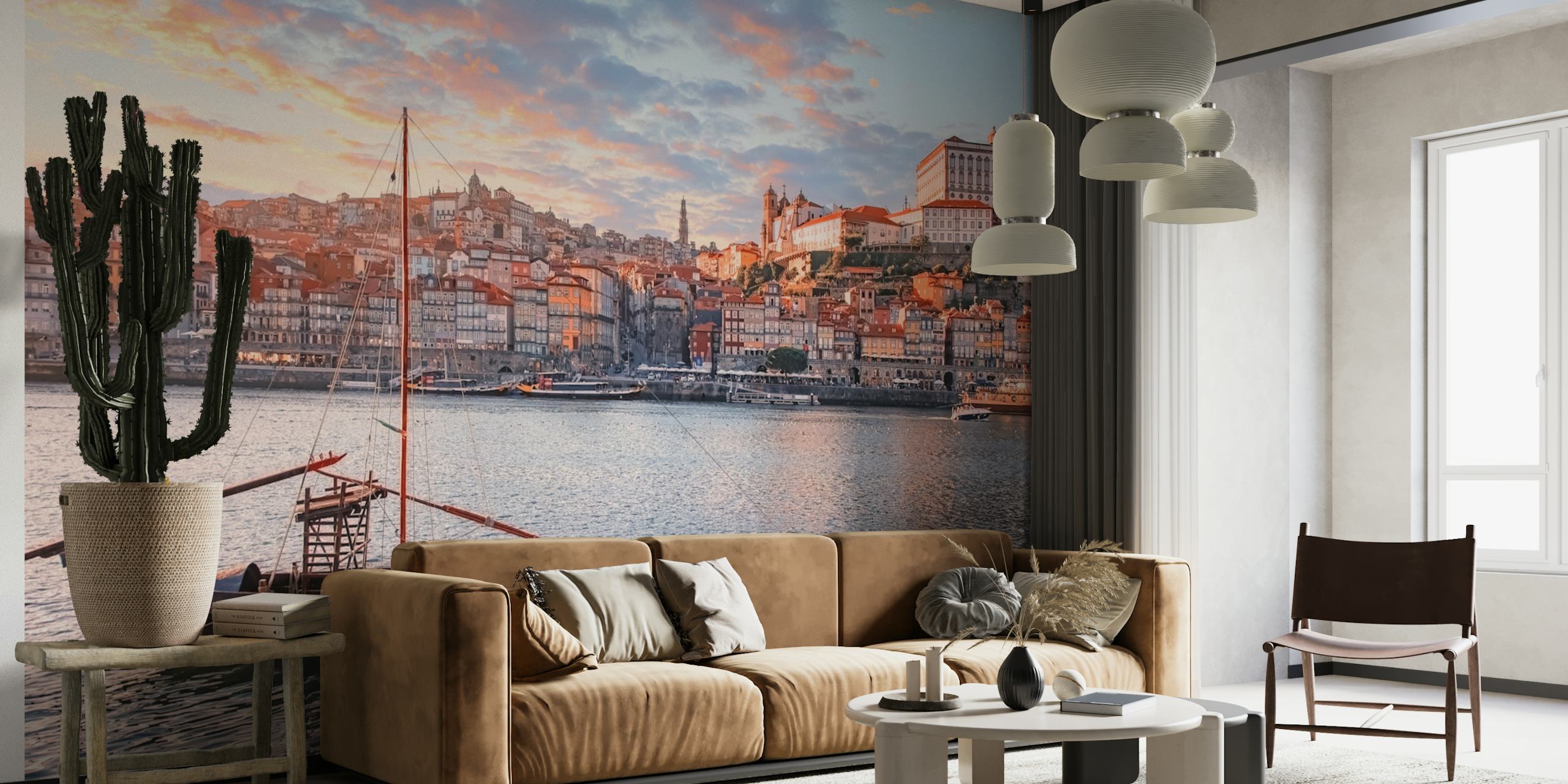 Fototapeta przedstawiająca pejzaż Porto o zachodzie słońca z dachami z terakoty i tradycyjną łodzią na rzece Douro