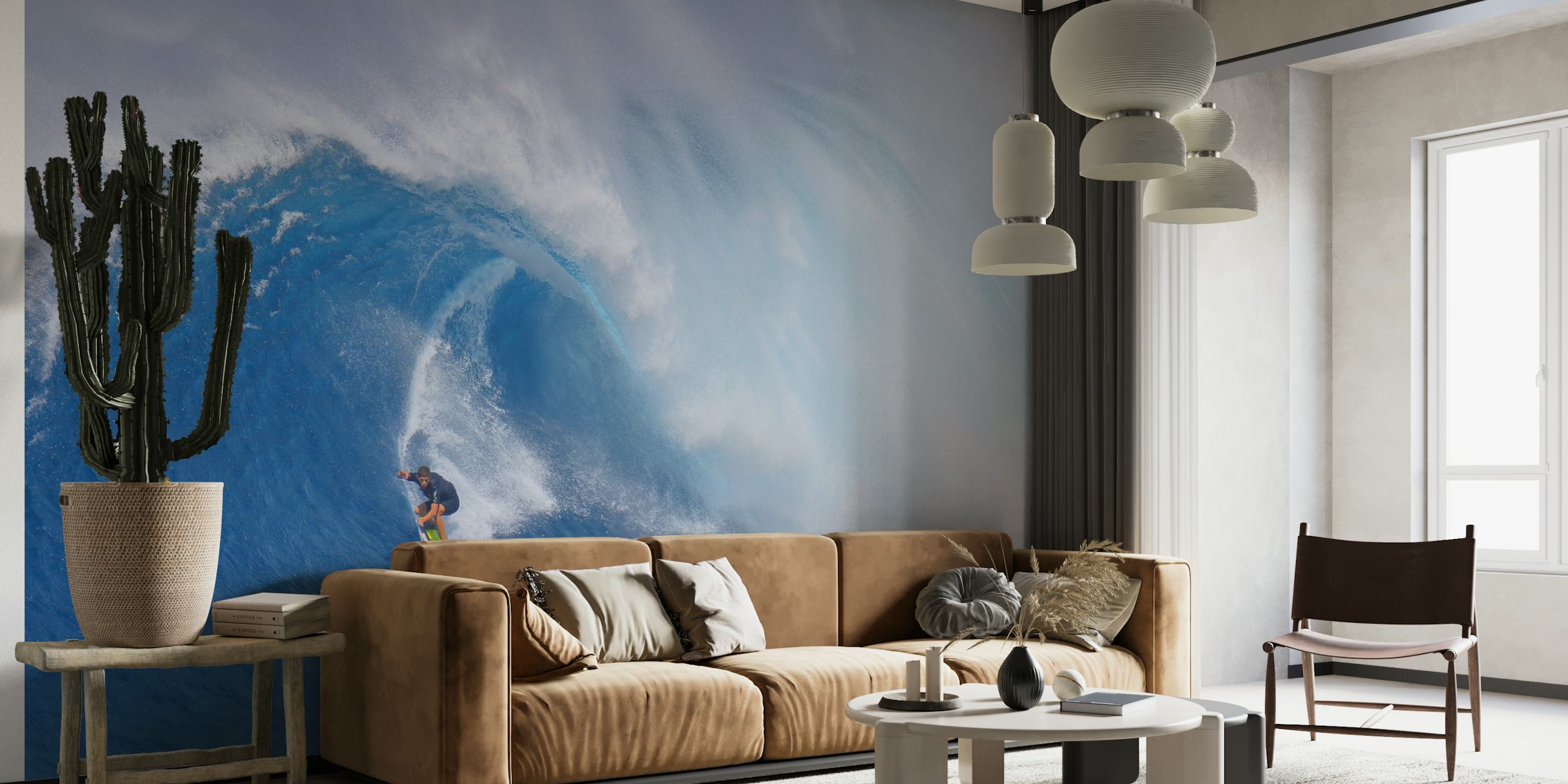Surfer, der rider på en kæmpe bølge i vægmaleriet 'Surfing Jaws'