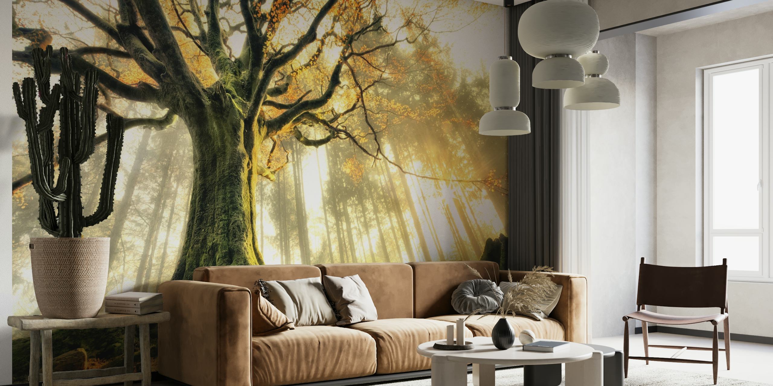 Syksyinen metsäseinämaalaus, jossa majesteettinen puu ja sumun läpi suodattava auringonvalo