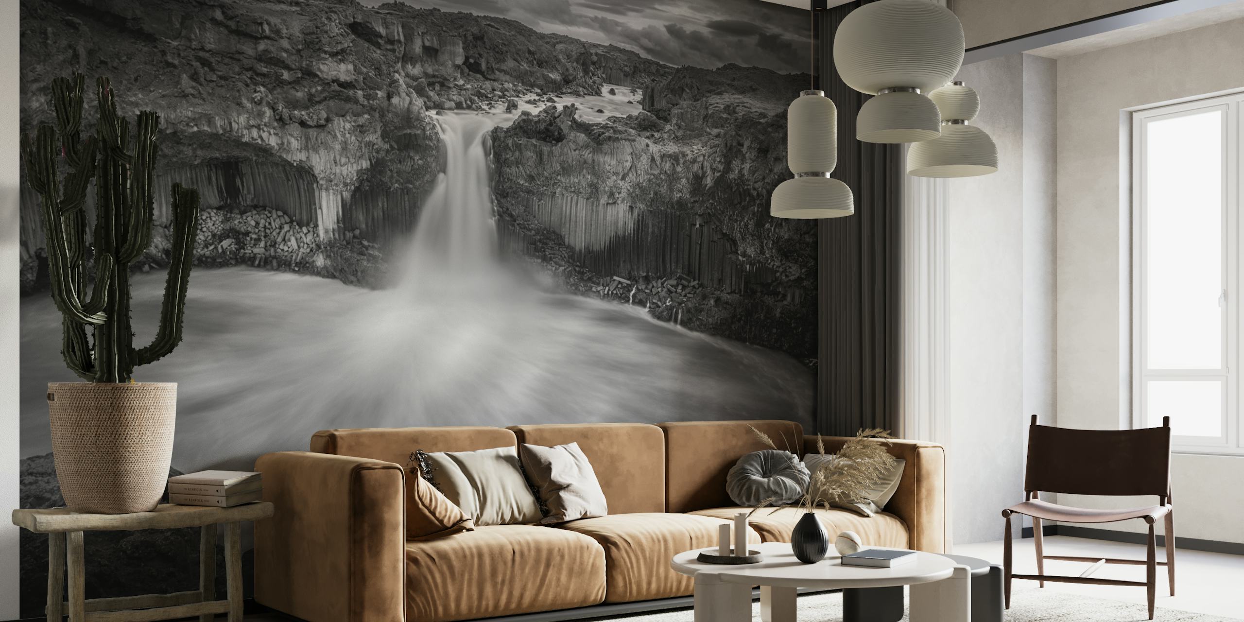 Sort og hvidt islandsk vandfaldsvægmaleri, der viser dramatiske kontraster og naturens storhed.