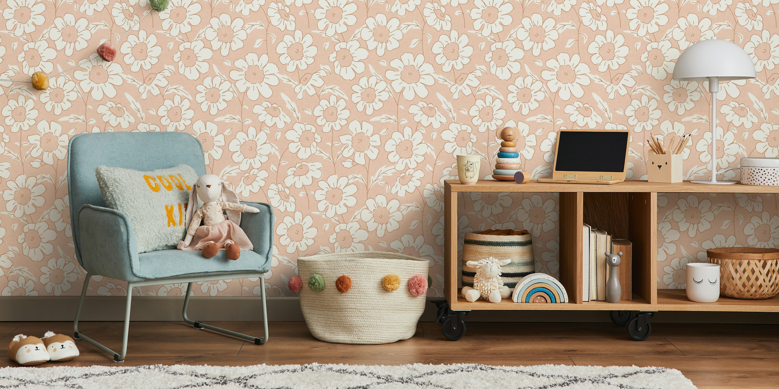 Vintage Daisy Meadow wallpaper σε ένα δωμάτιο