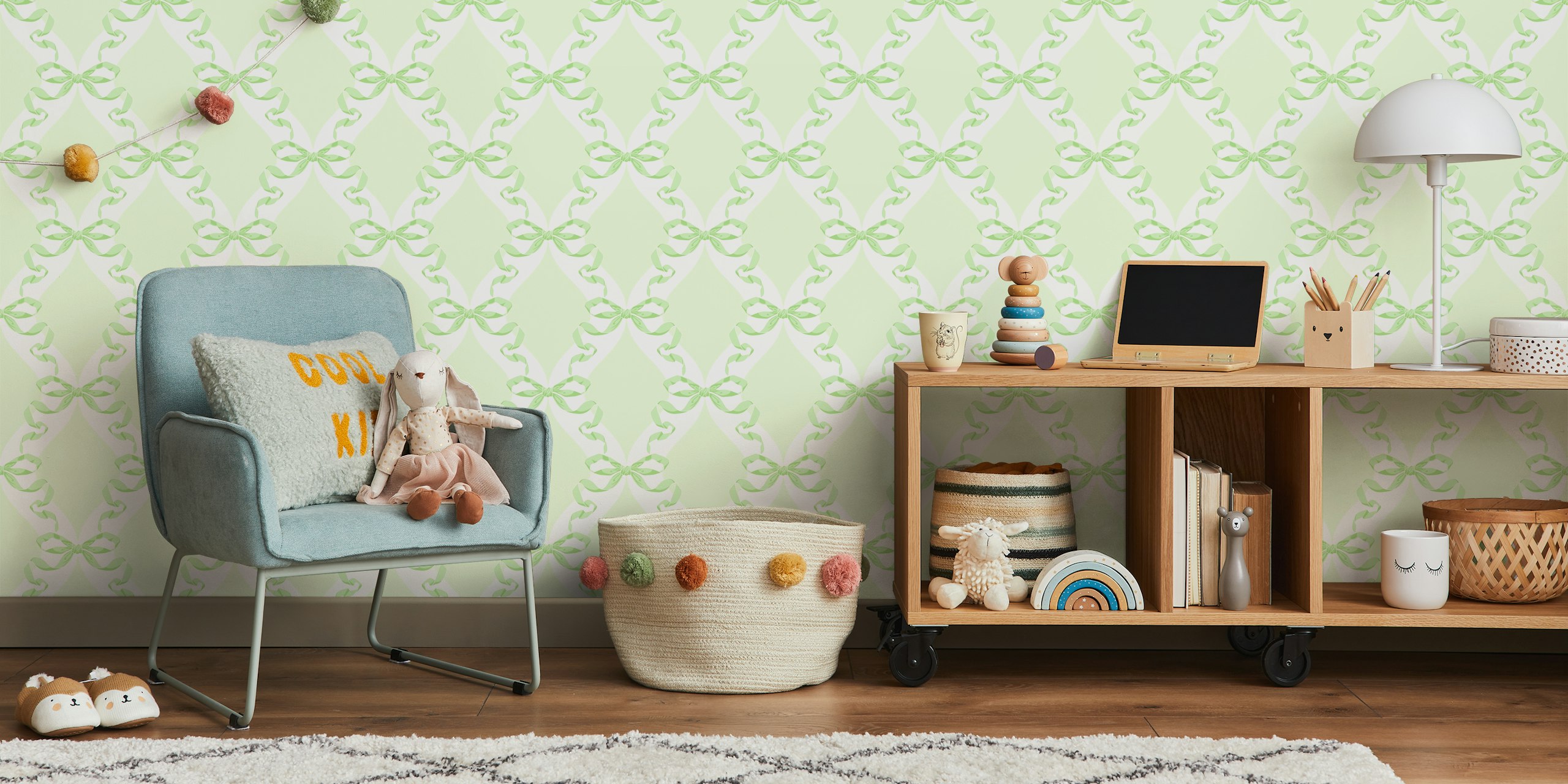 Soft Green Tea Ribbons Tapete in einem Raum