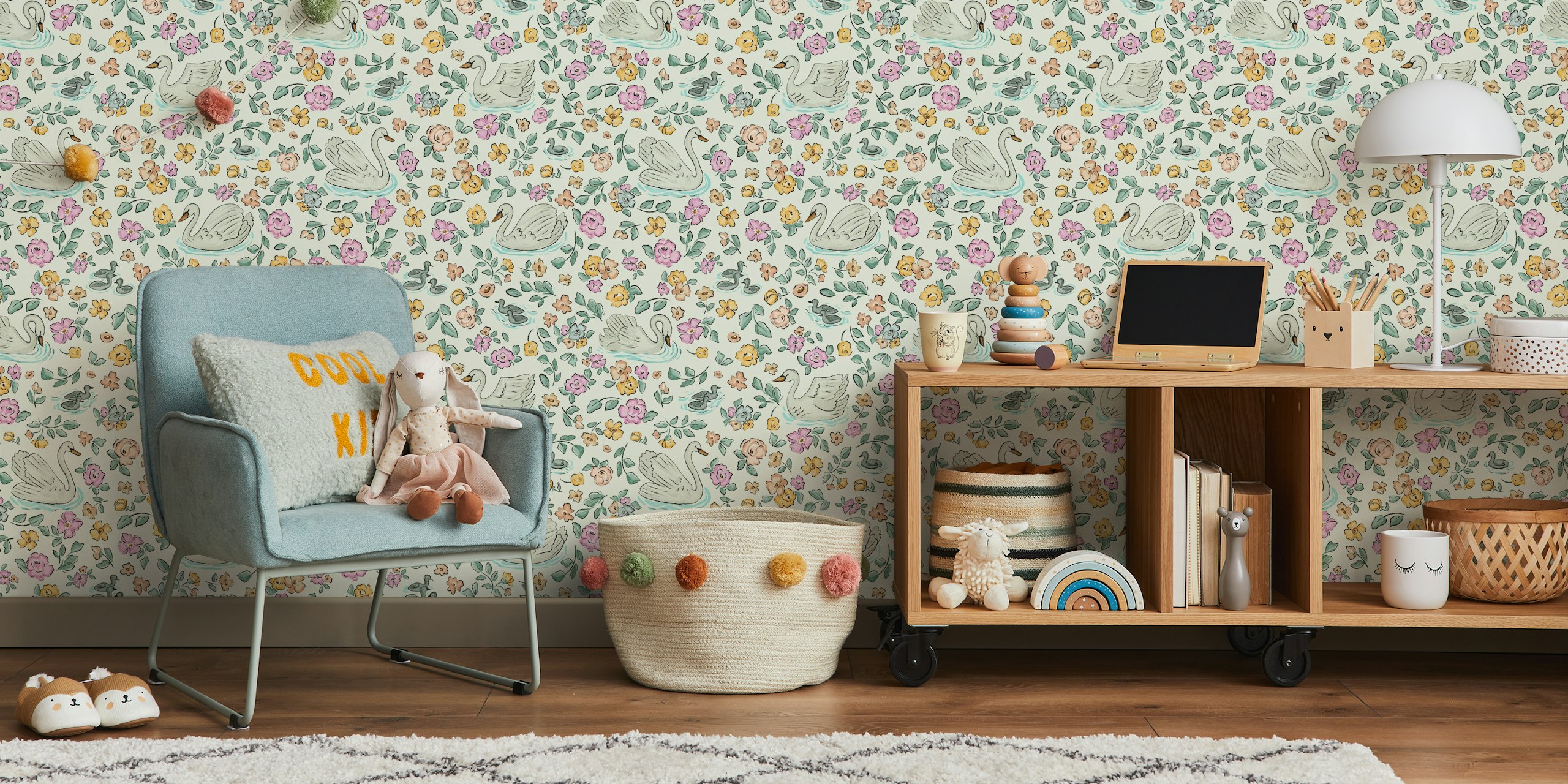 Design de papel de parede Elegant Swan Flora em um quarto