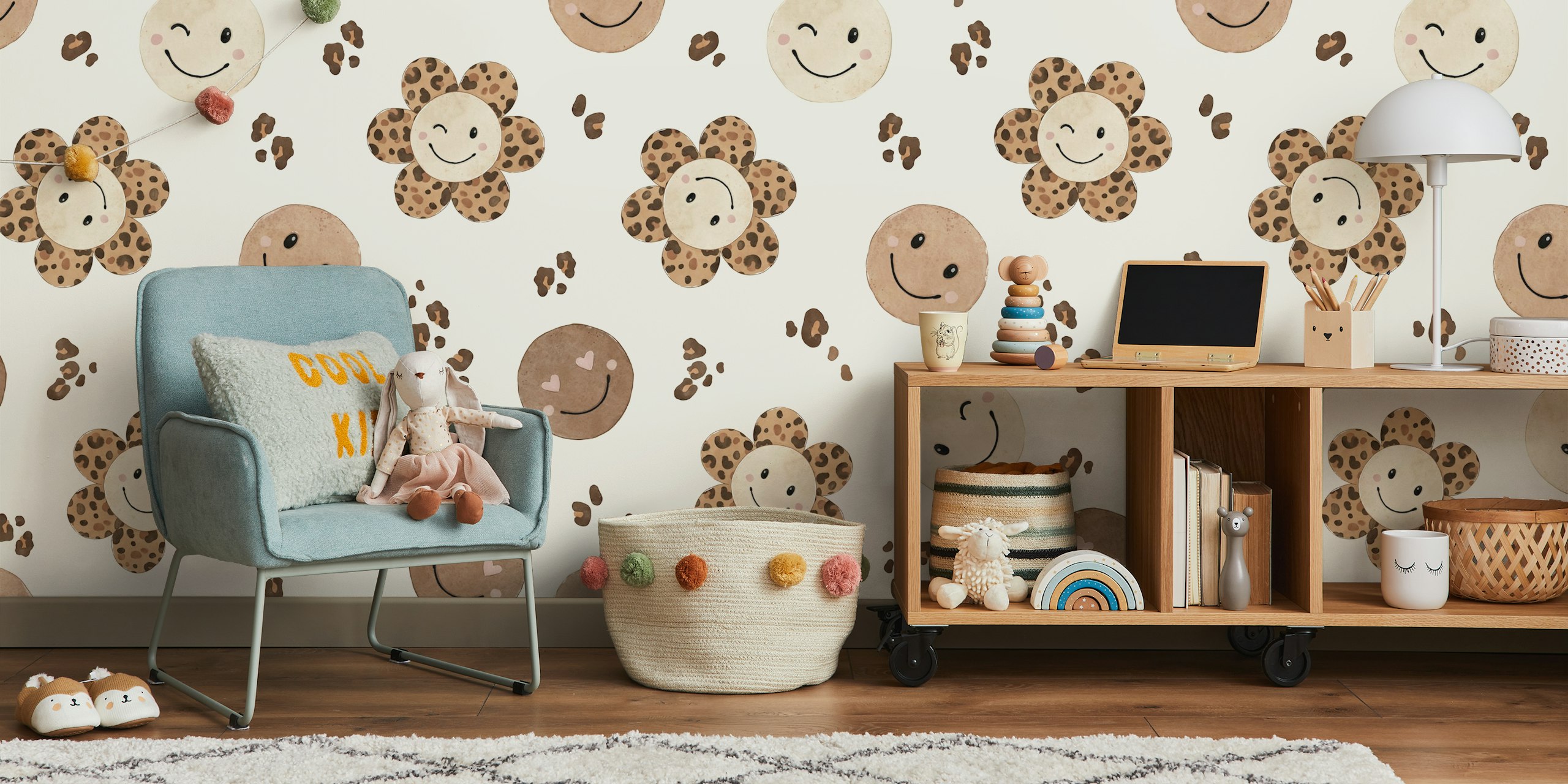 Wild and Happy beige Tapete in einem Raum