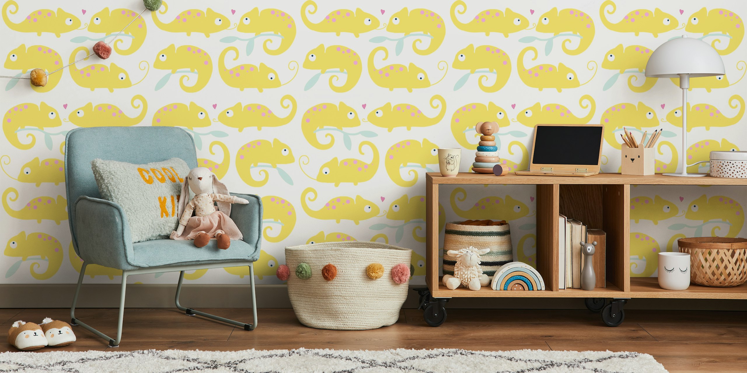 Playful yellow chameleons tapeta w pokoju