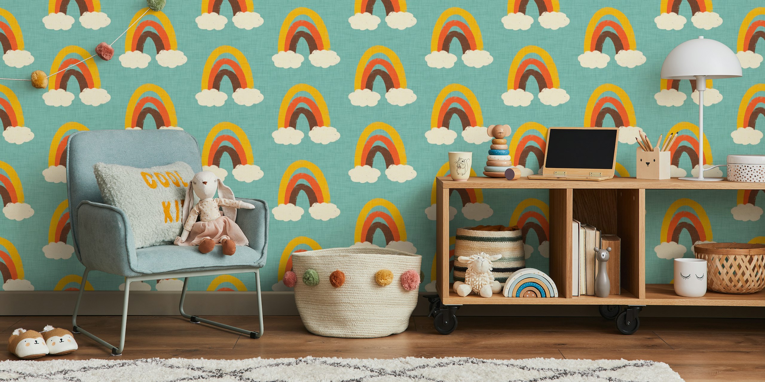Groovy 70s Cute Rainbow tapet med skyar i ett rum