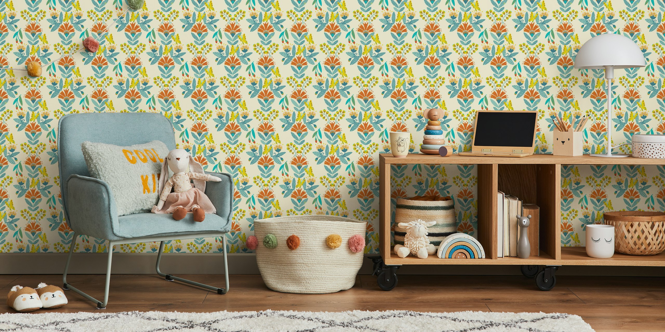 Scandi wonderland flowers behang in een kamer