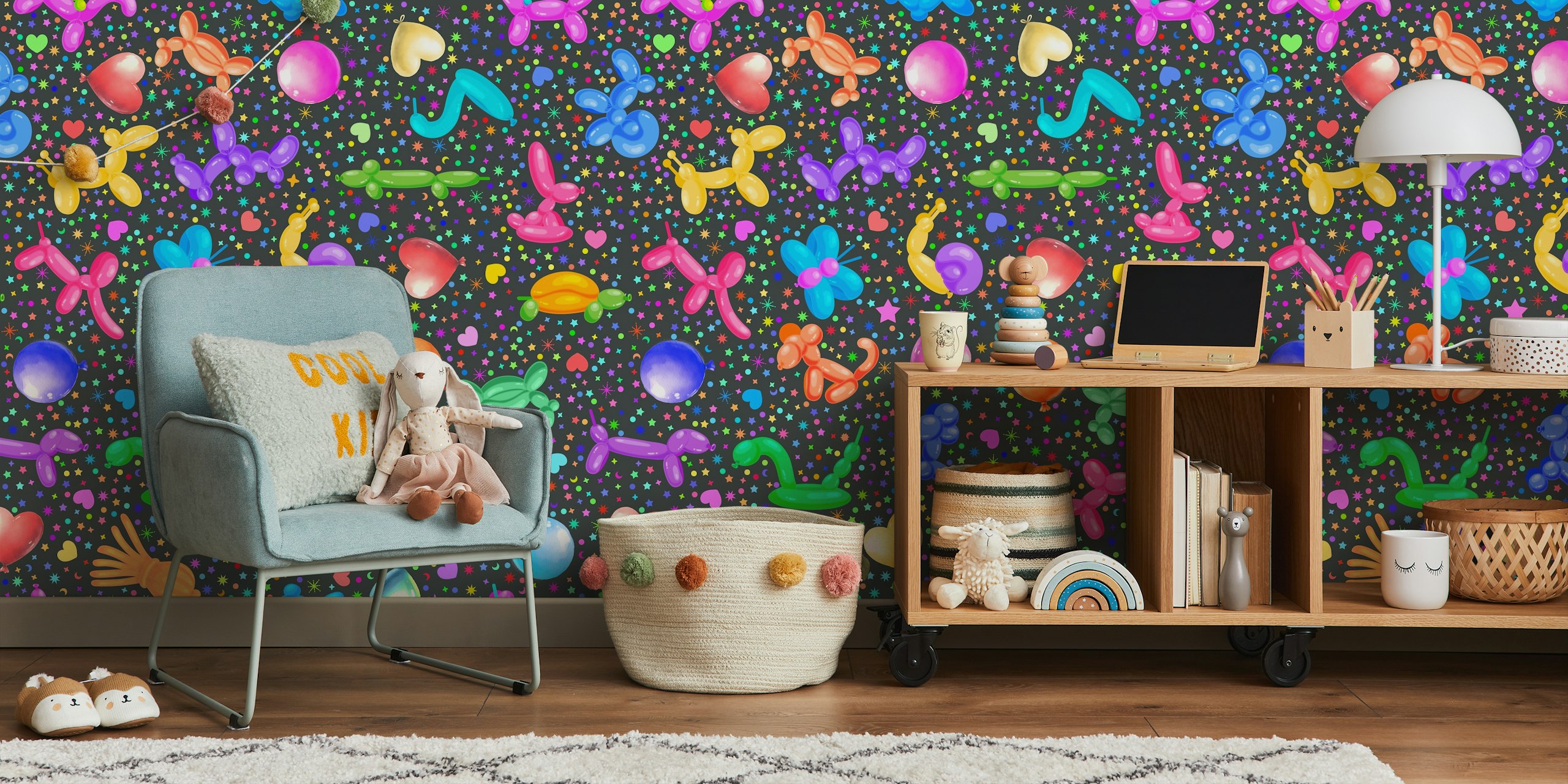 Χρωματιστοί τοίχοι με ζωντανά ζώα από μπαλόνια σε ένα δωμάτιο