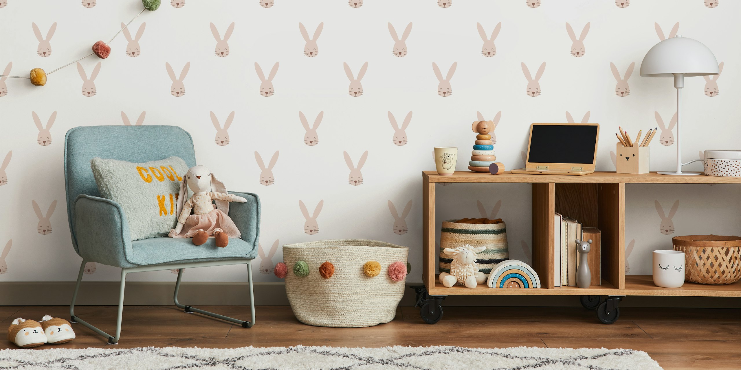 Happy Bunny beige tapet i ett rum