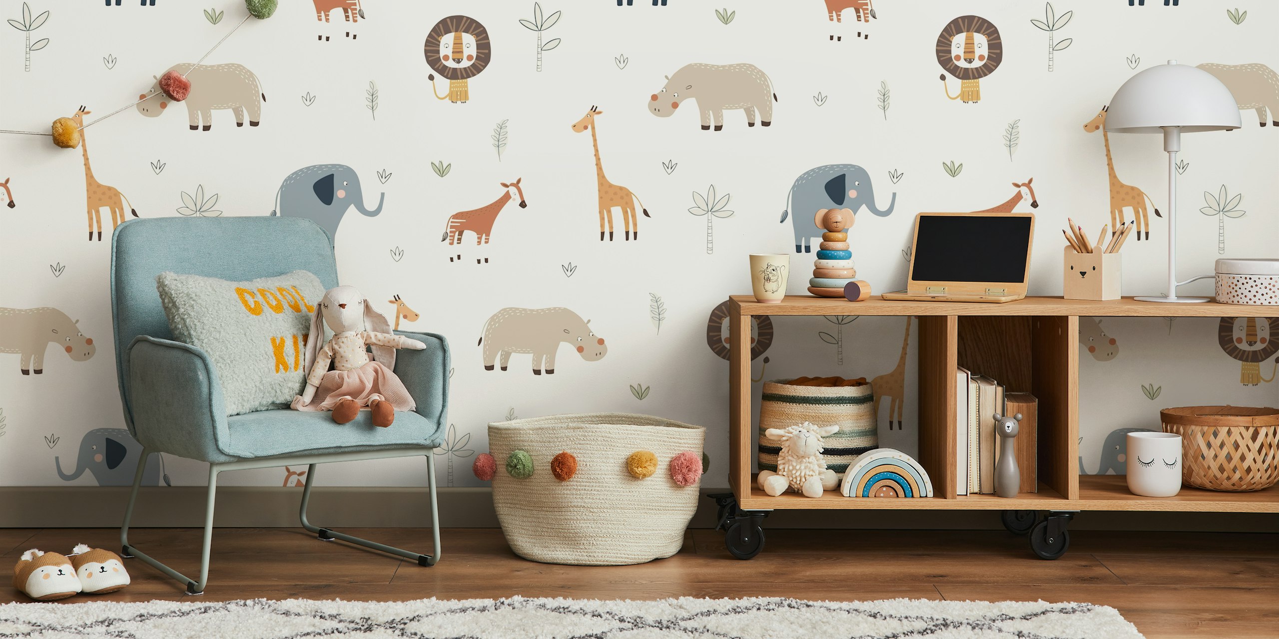 Safari Friends Playtime papel pintado en una habitación