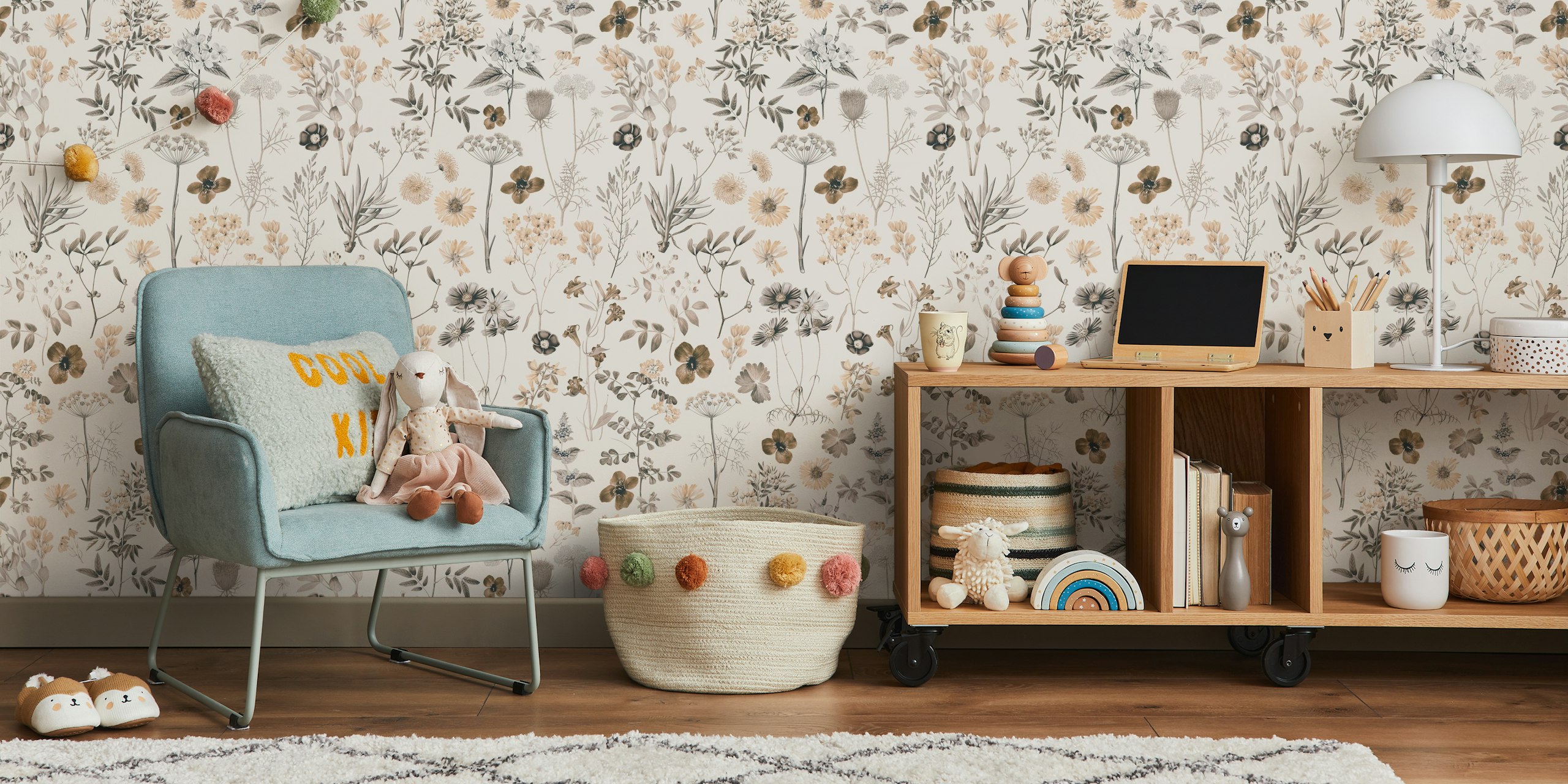 Papier peint Swedish Midsummer Wildflower Meadow Beige dans une pièce