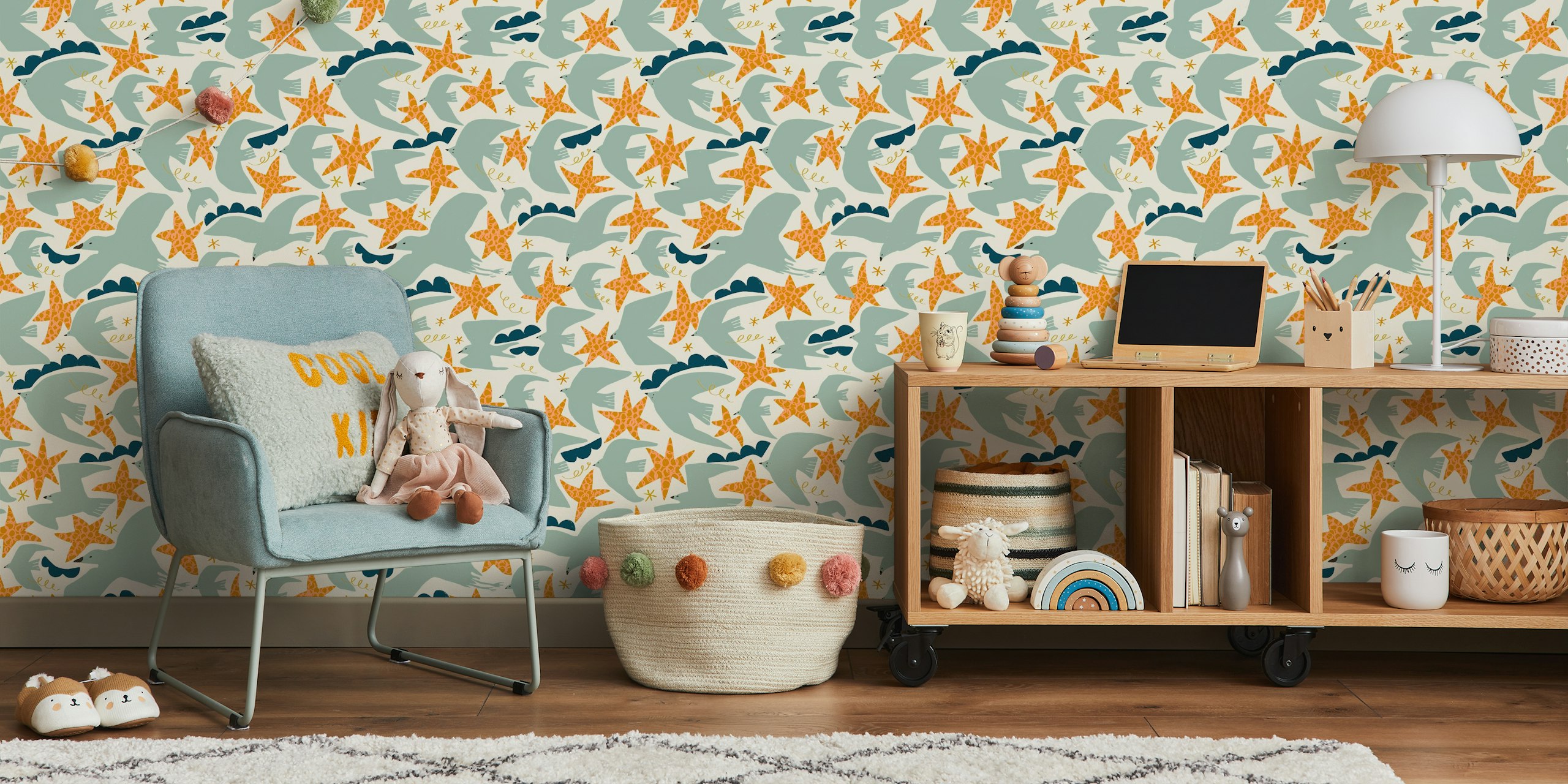 Mod birds neutral grey papel de parede em um quarto
