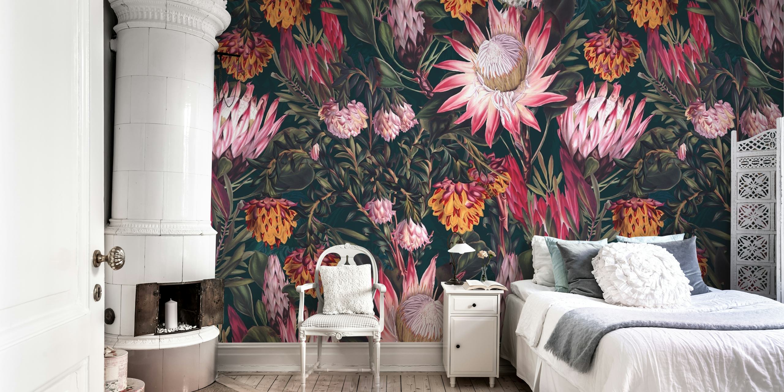 Fotomural flores y follaje de protea sobre fondo oscuro