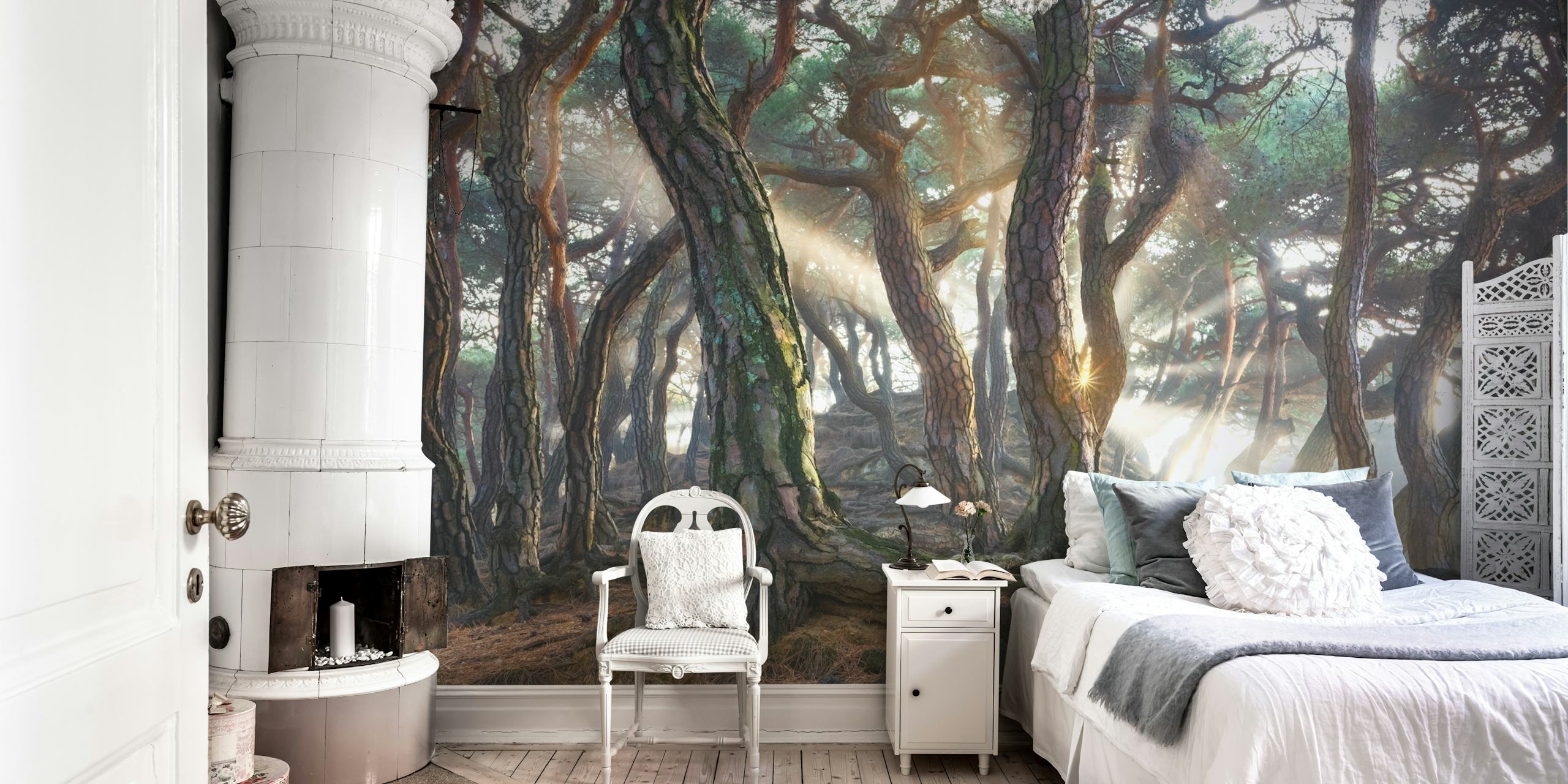 Sacred Pine Trees tapet i et lyst rum