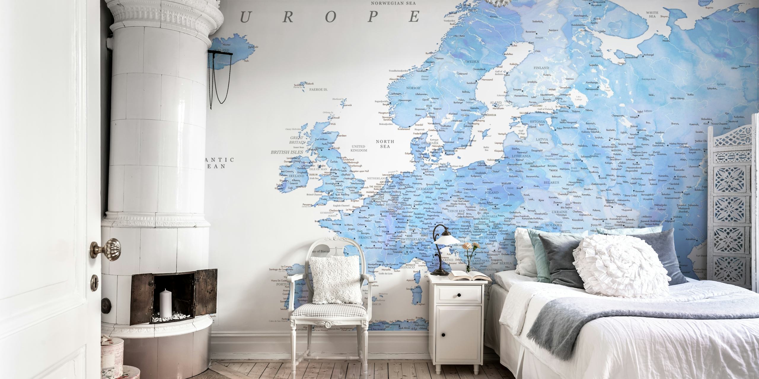 Detaljerad Europa karta tapet i ett rum