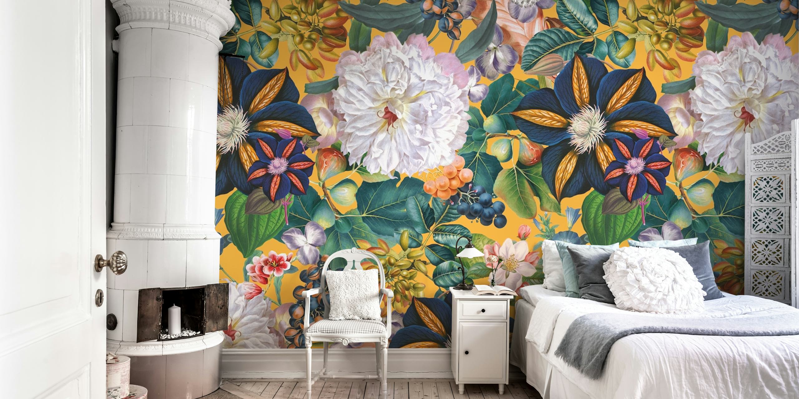 Blomster tapetdesign i et rum