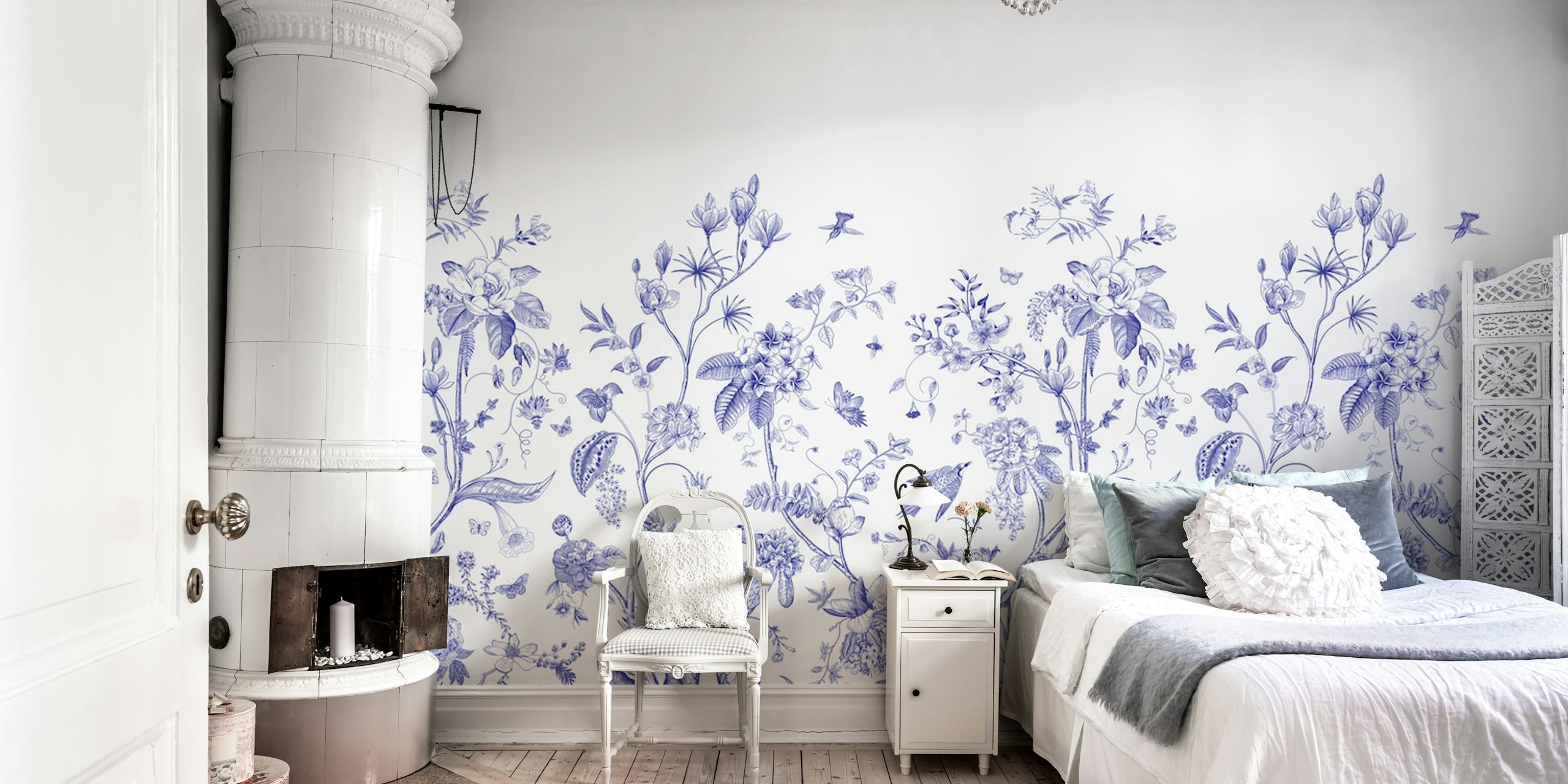 Elementi di design orientale e botanico nella carta da parati removibile Blue Chinoiserie