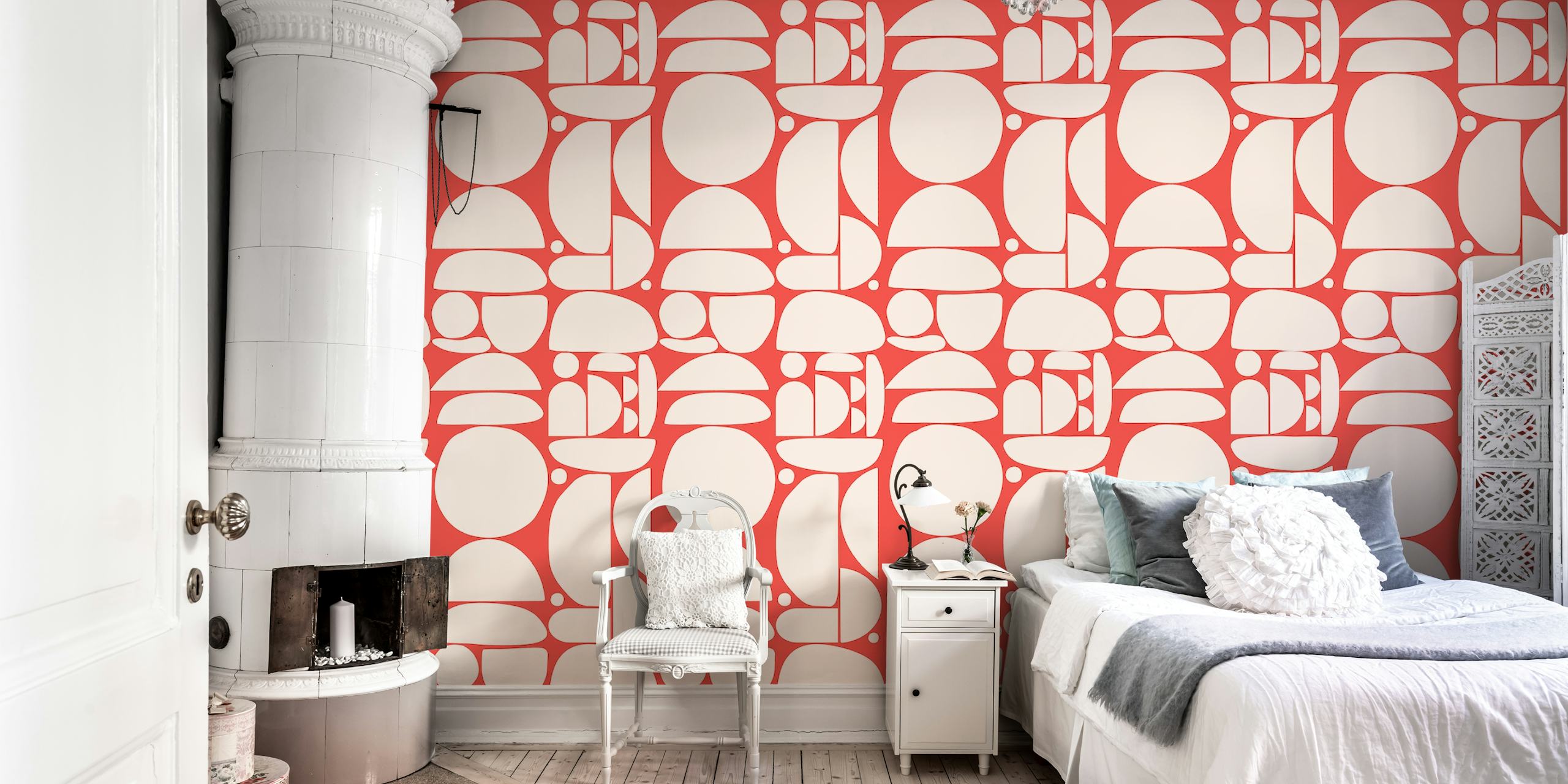 Creme Red Cutout Shapes tapet i ett rum