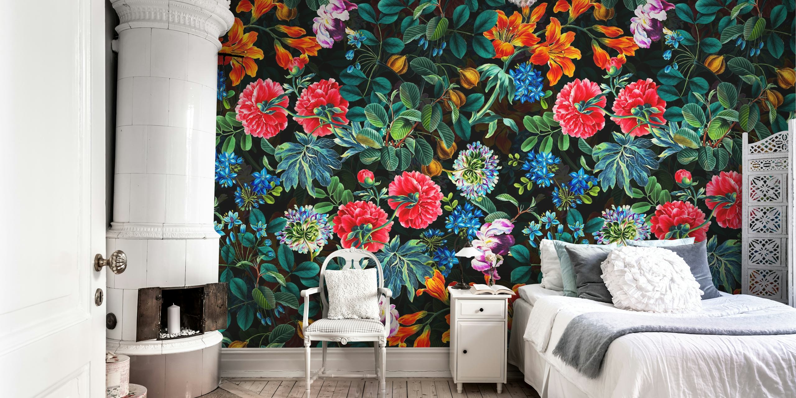 Chintzy Florals II - Night tapetti huoneessa