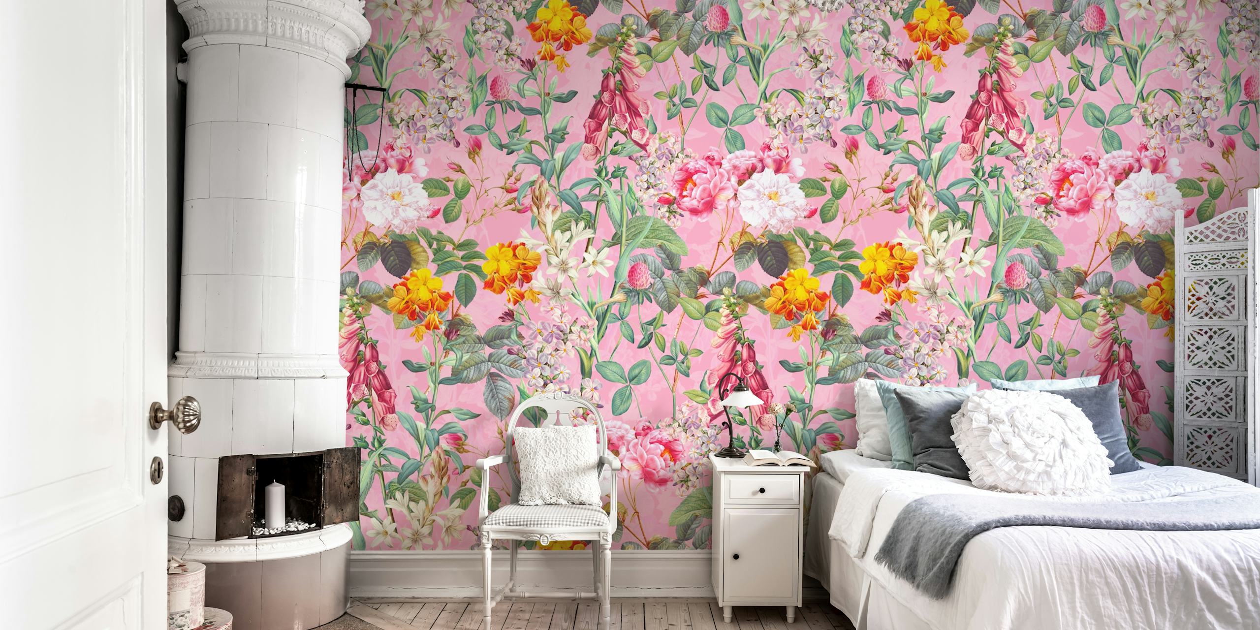 Colorido Chintzy Florals IV em um quarto