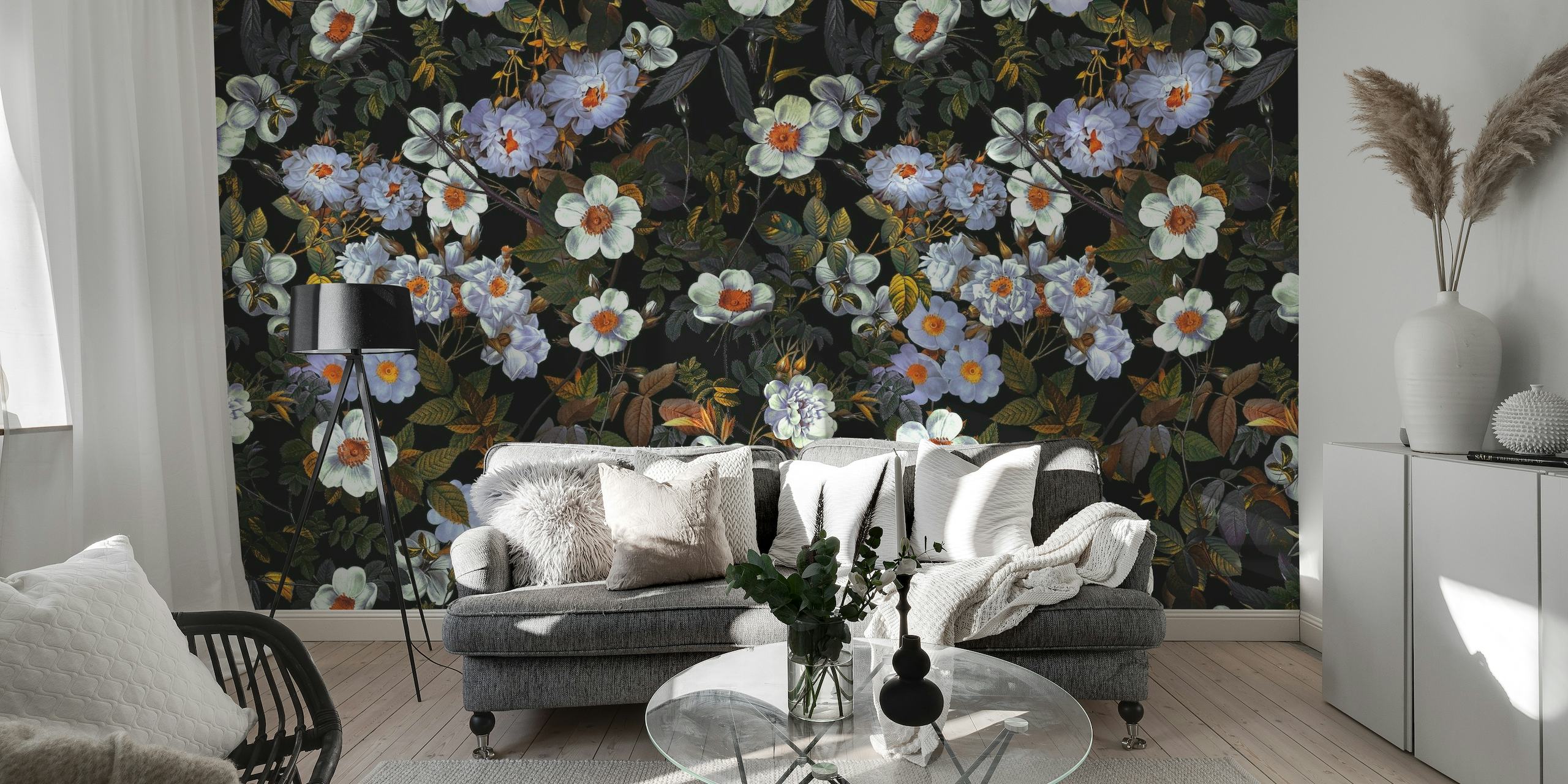 Fotomural vinílico de parede com padrão floral escuro e flores desabrochando no Happywall
