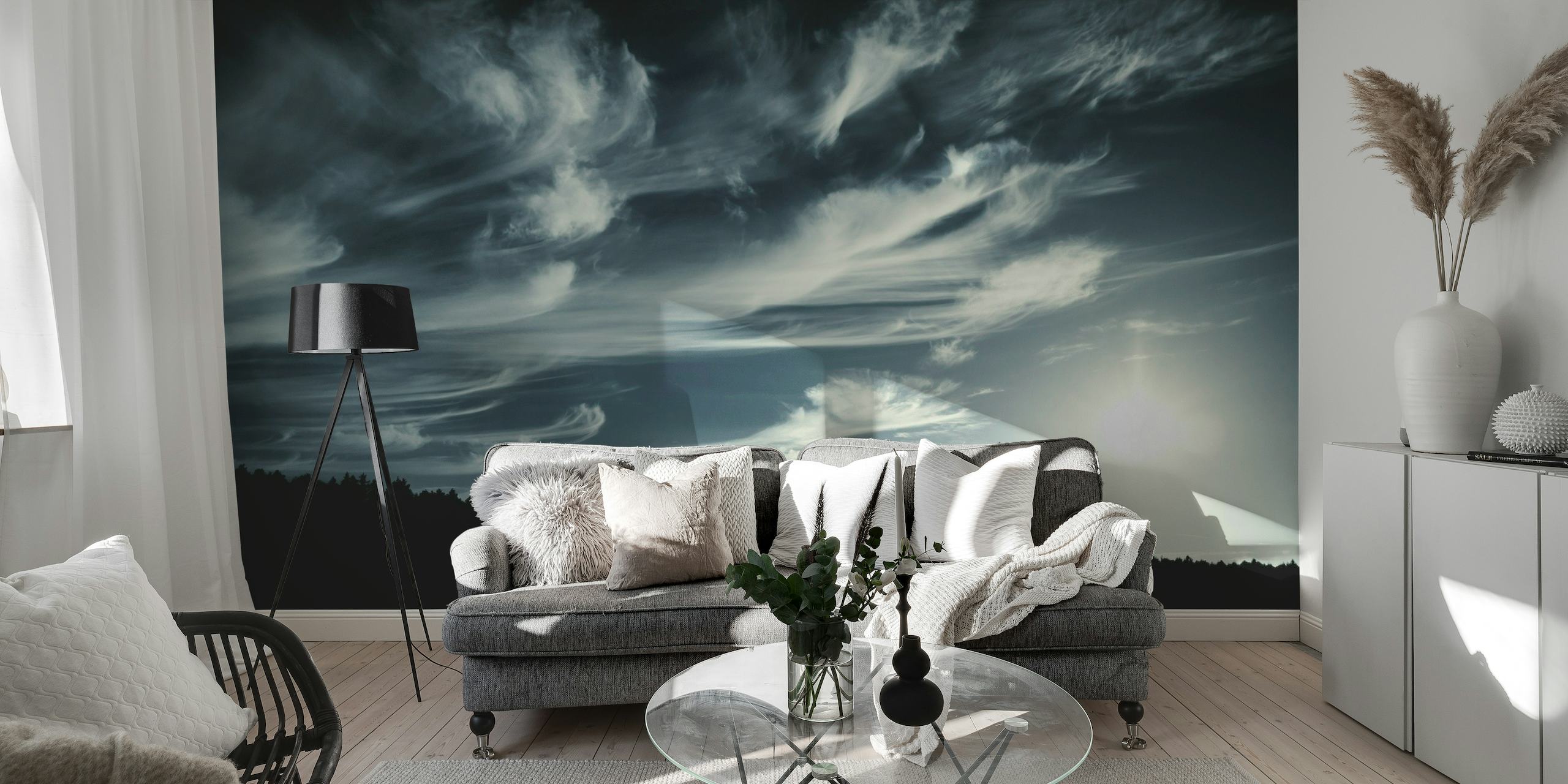 Taivaansininen seinämaalaus, jossa on pörröisiä pilviä ja rauhallisia sinisiä sävyjä