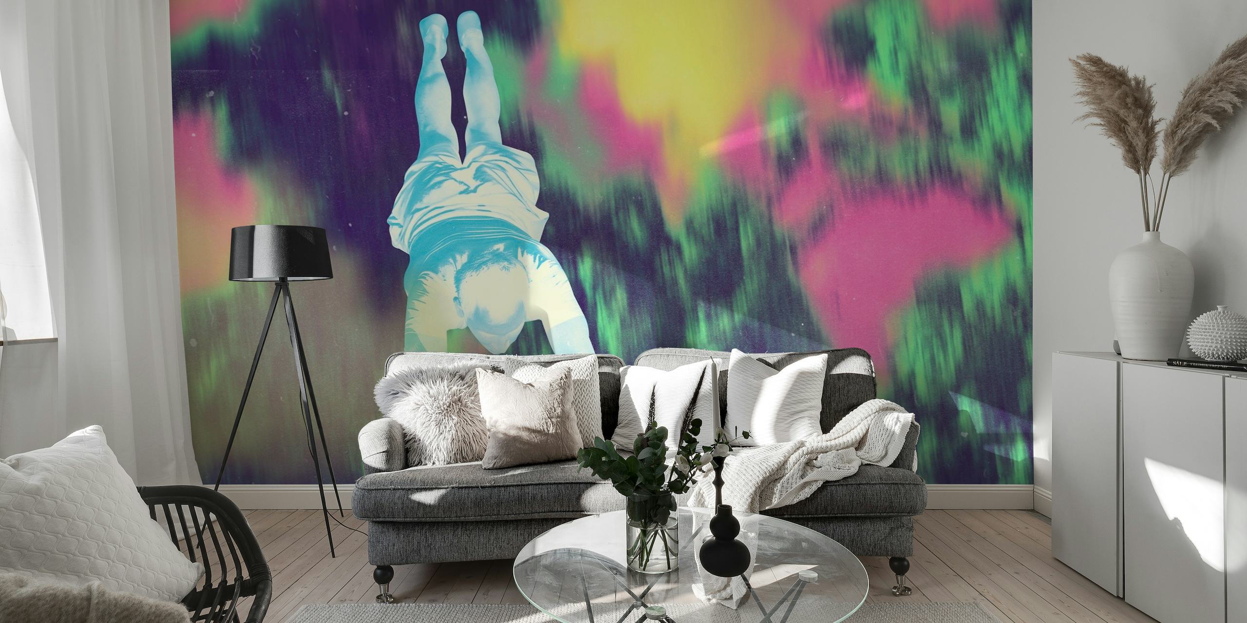 Mural abstracto de estilo pop art con un fondo colorido y grunge con una figura central que simboliza la libertad.