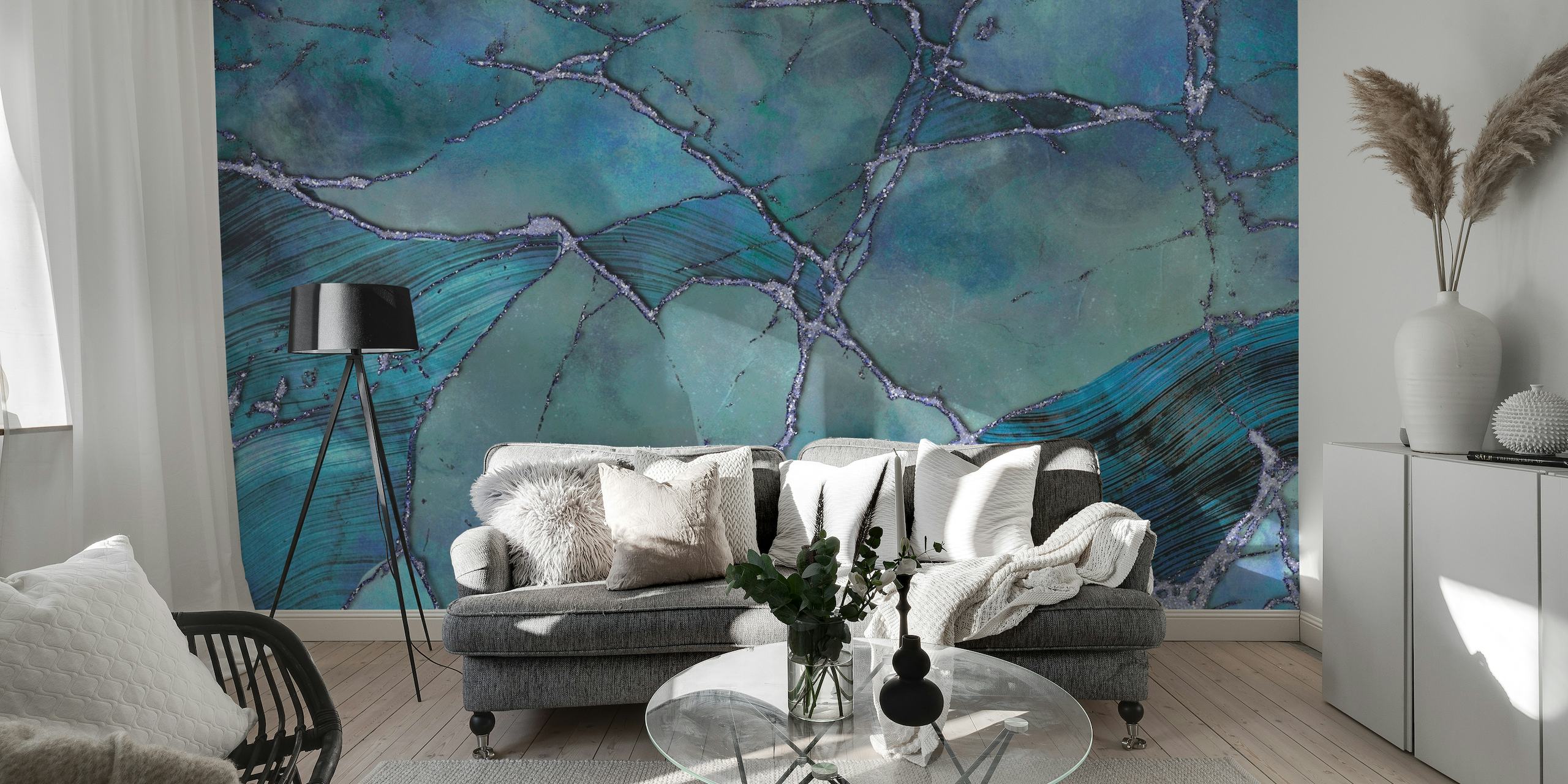 Luxueuse fresque murale à texture de pierres précieuses en marbre bleu avec des motifs tourbillonnants et des tons riches.