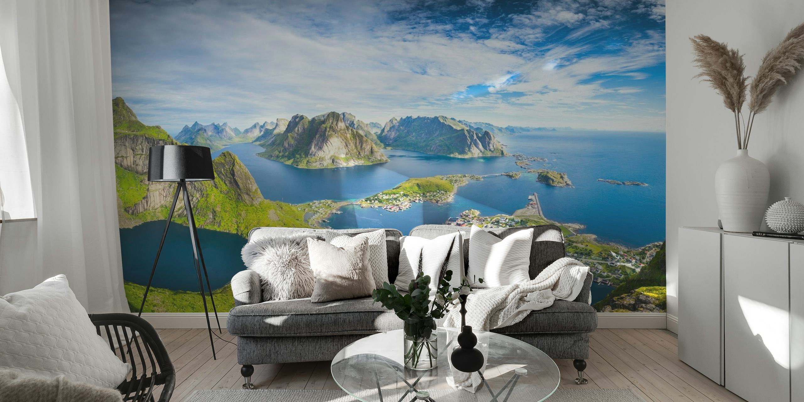 Reine Lofoten-tapet som viser den naturskjønne skjønnheten til Norges fjorder, fjell og kystlandsbyer