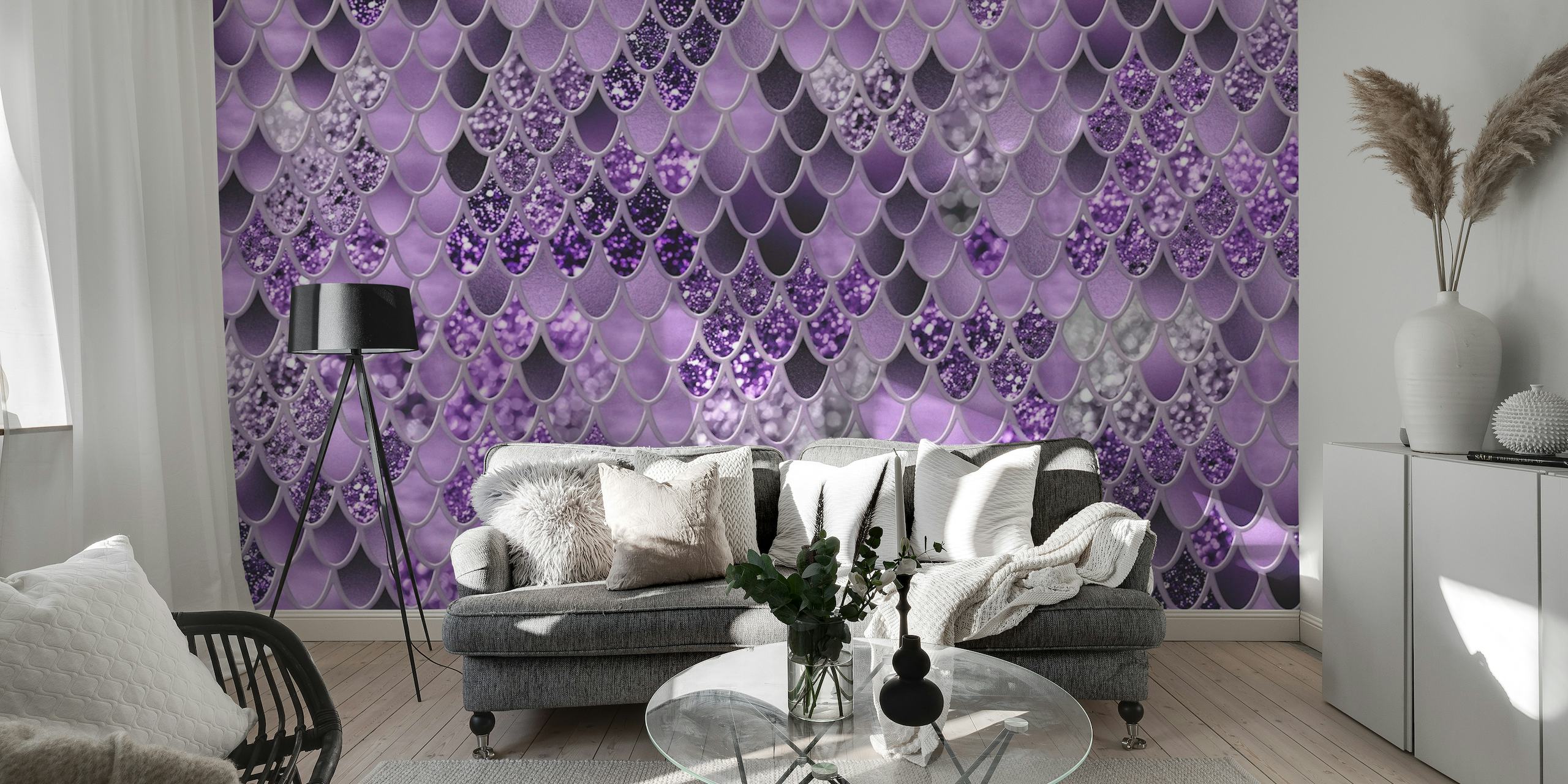 Motif écailles de sirène violette pour décoration murale avec des détails étincelants.