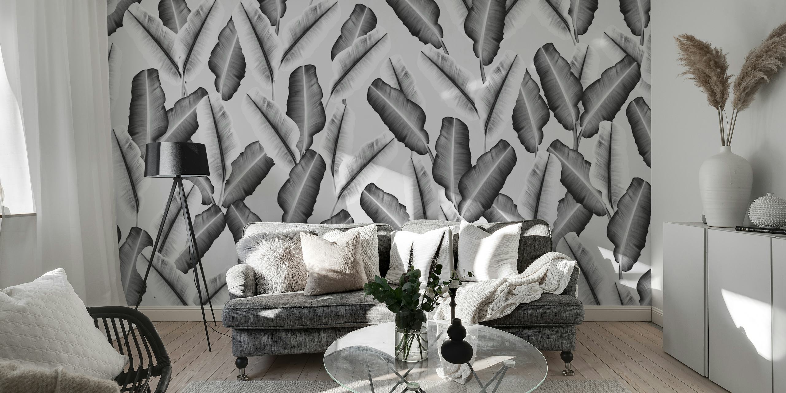 Stijlvolle muurschildering met tropisch bananenbladpatroon in grijstinten