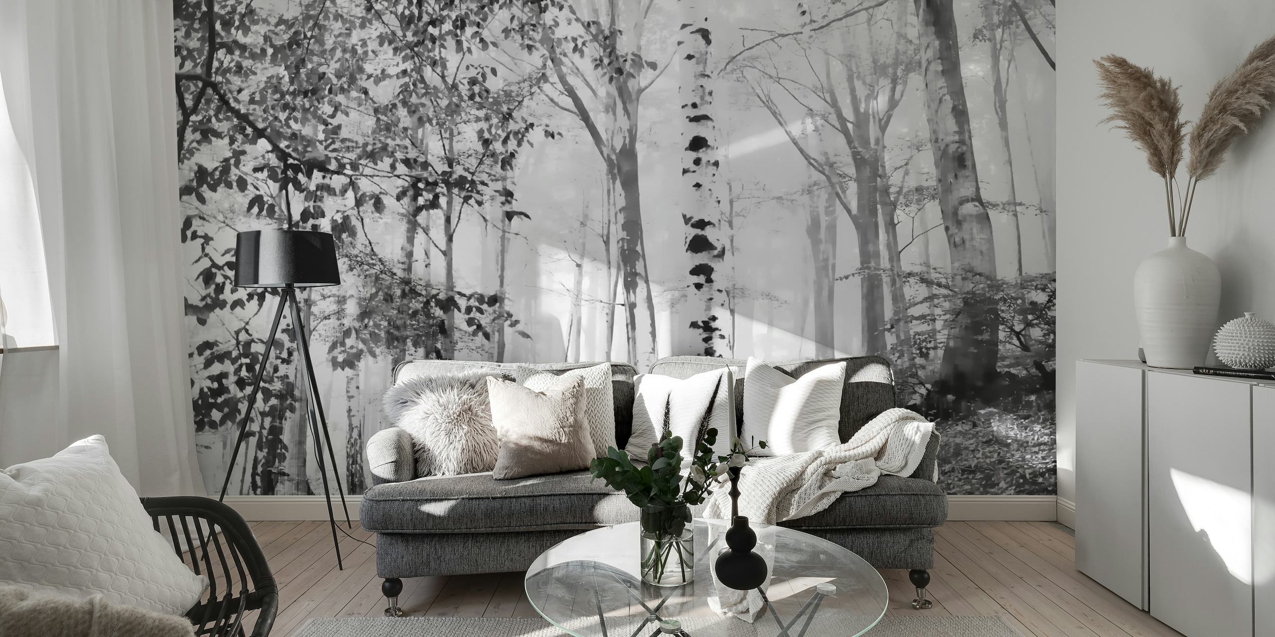 Mistige berkenbos muurschildering in zwart en wit, waardoor een serene bosscène voor het interieur ontstaat