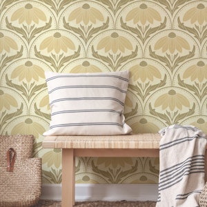 Scalloped Flowers in Cream