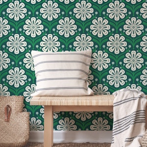 Elegant Daisy Flair in Green - S