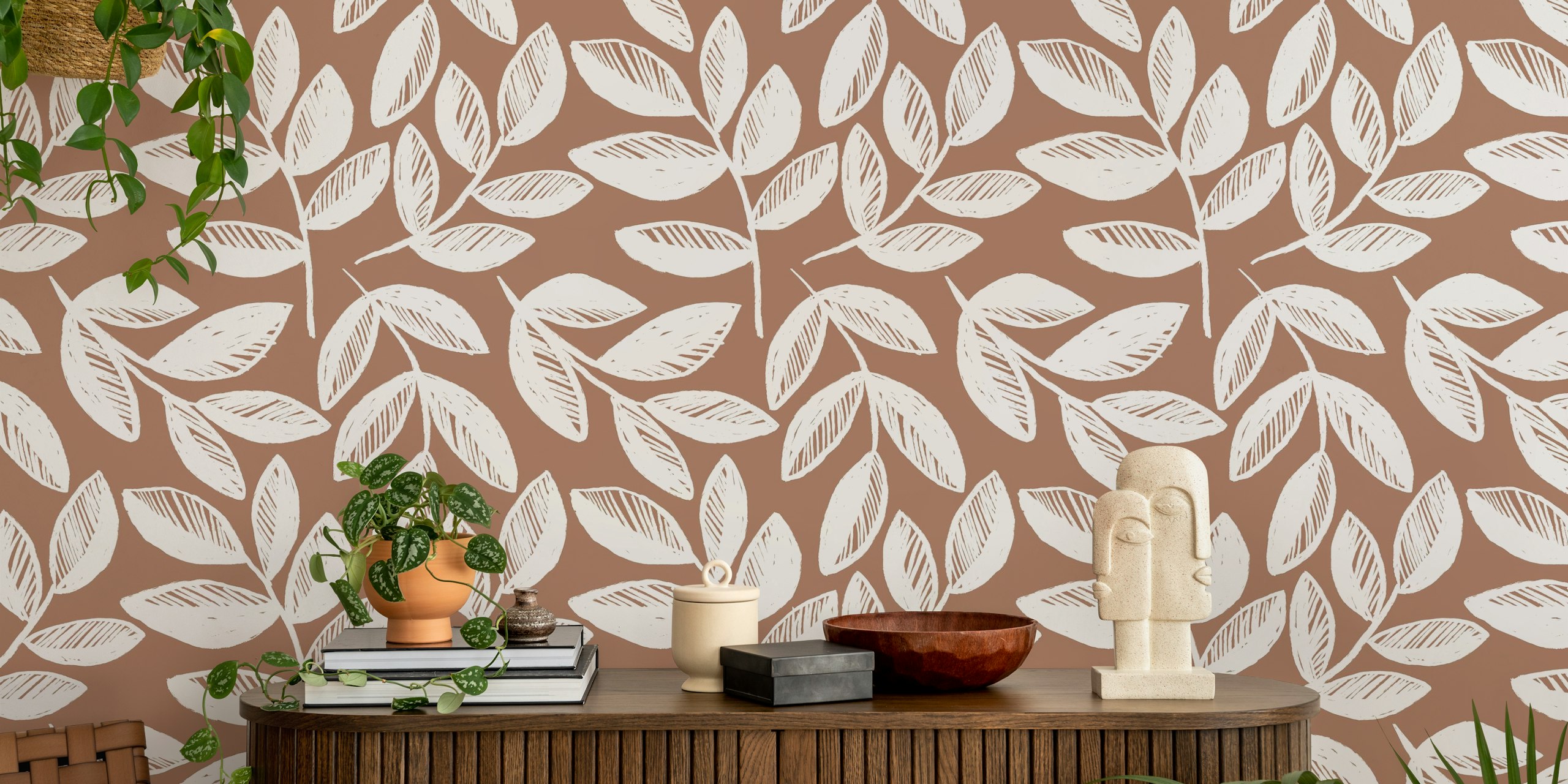 Mocha mousse painted leaves Tapete, das in einem Raum präsentiert wird