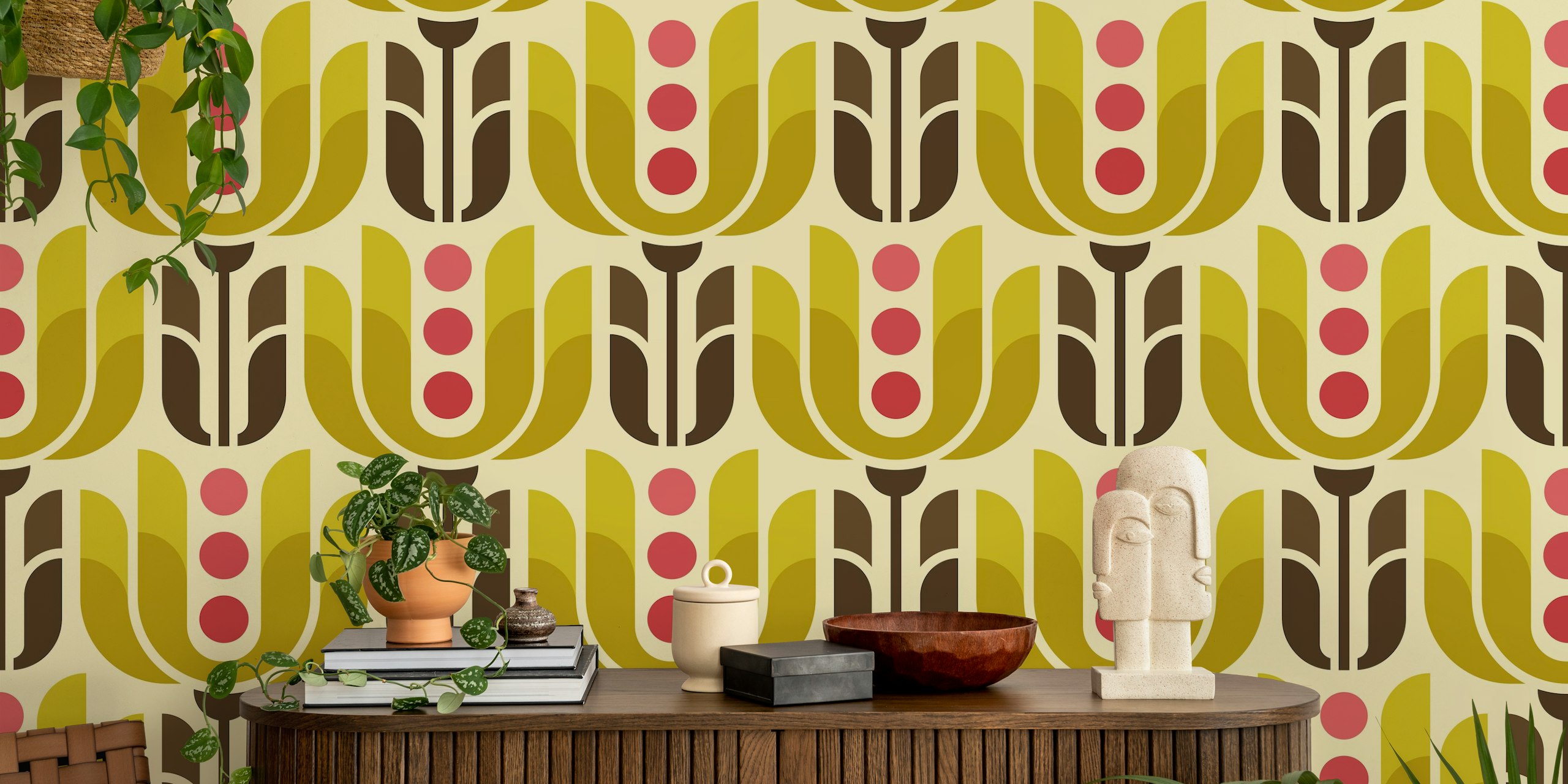 Retro geometric tulips in green and magenta on cream wallpaper