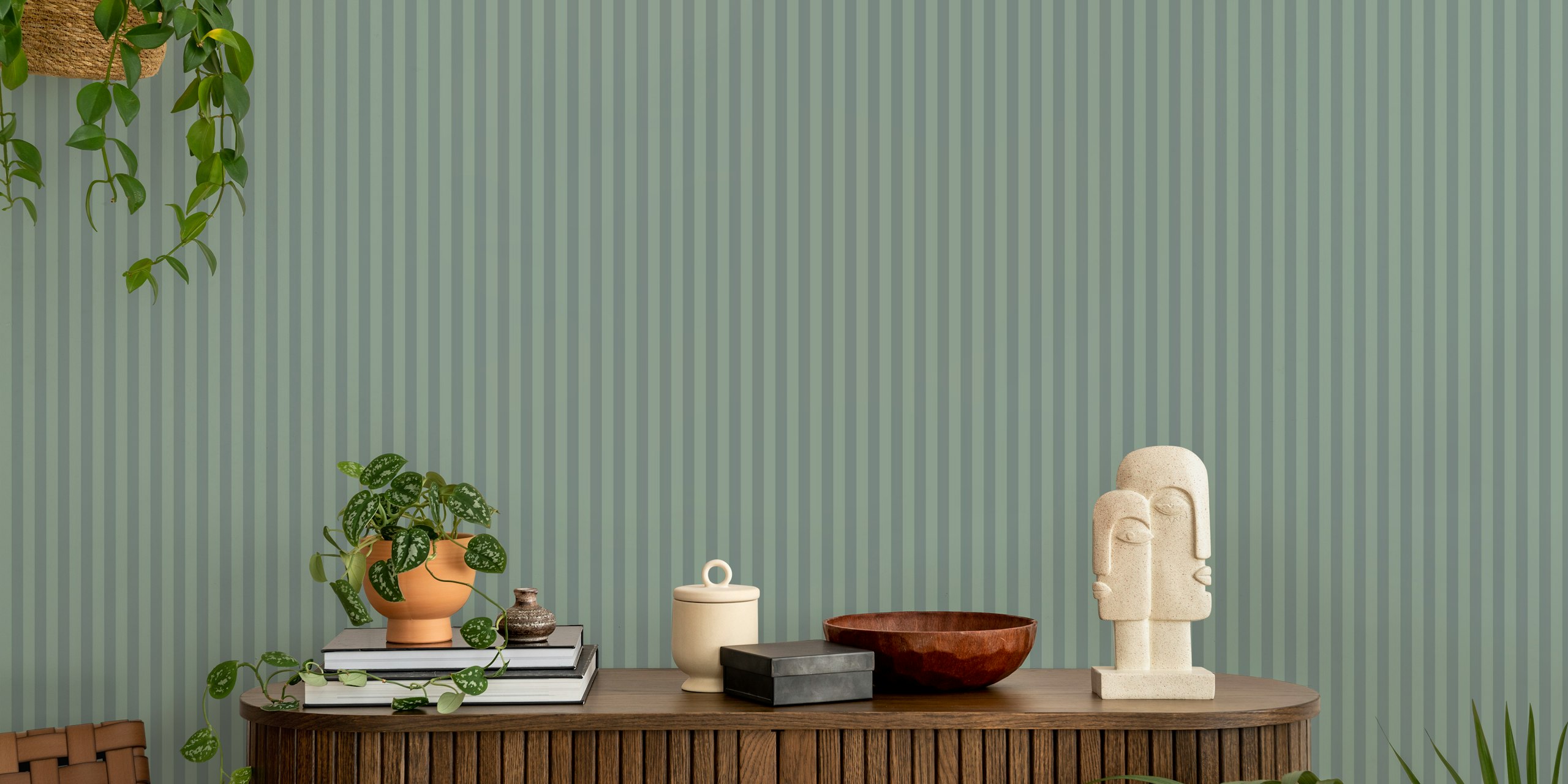 Sage blue green stripes Tapete in einem Raum