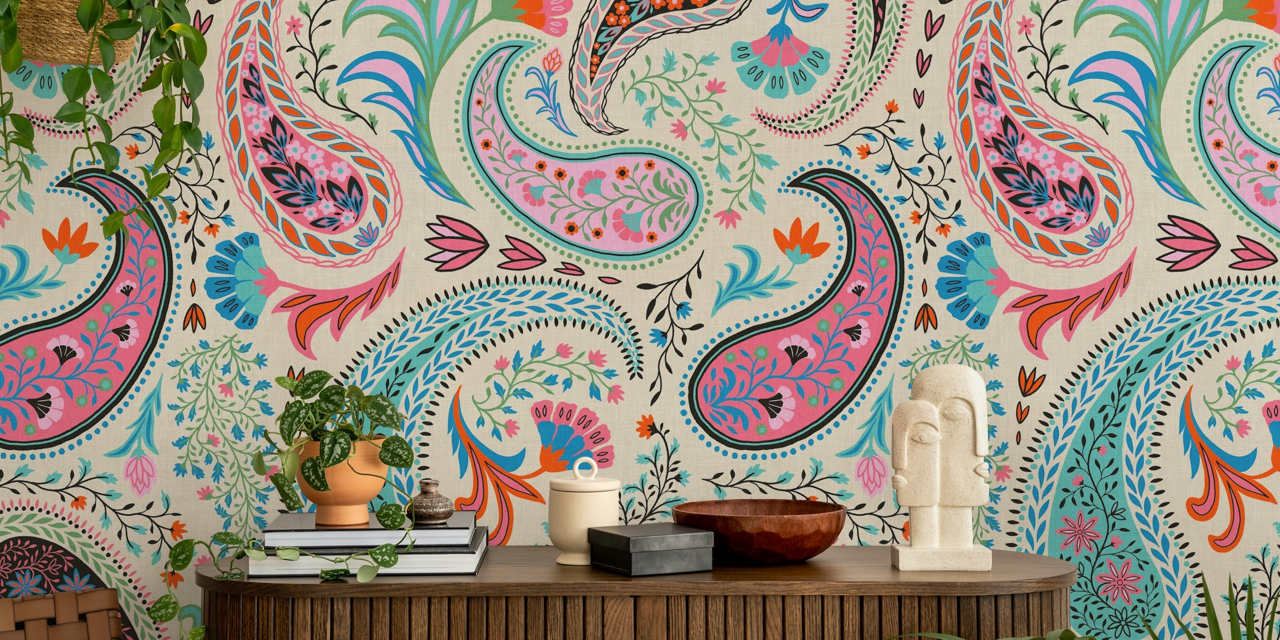 Vibrant paisley ταπετσαρία σε ένα κομψό δωμάτιο