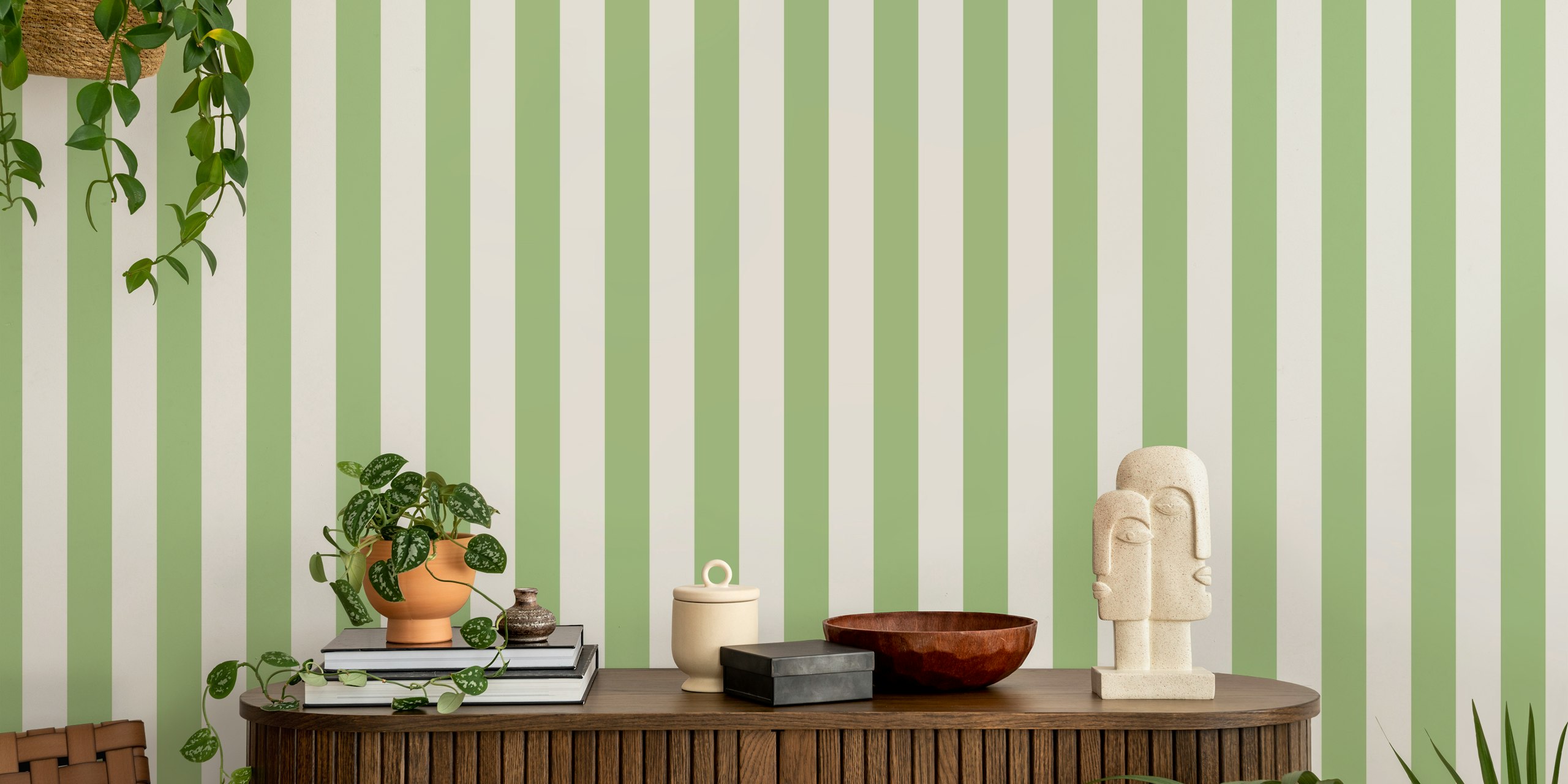 Papel pintado Sage Green y Cream Vertical Stripes en una habitación