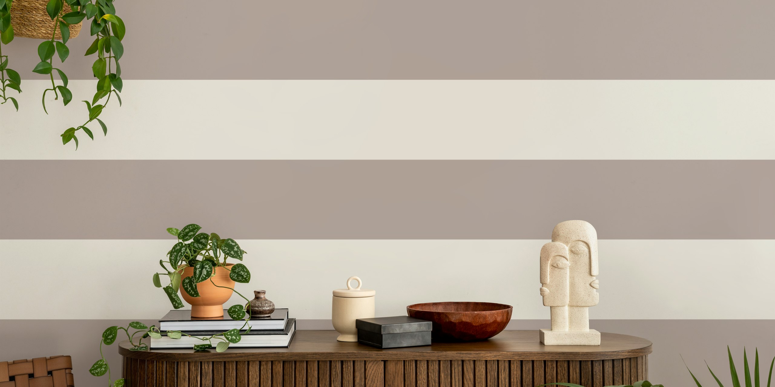 Smooth Beige Stripes Tapete in einem Raum