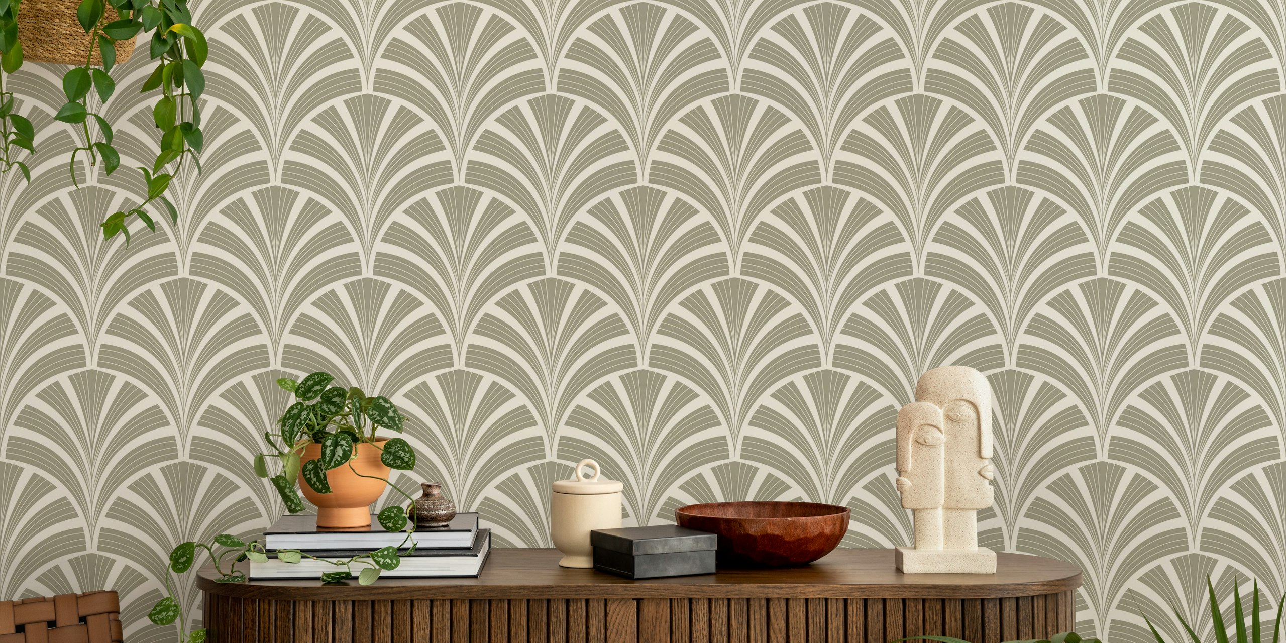 Art Deco Palm Frond -tapetti hillityssä salvianvihreässä