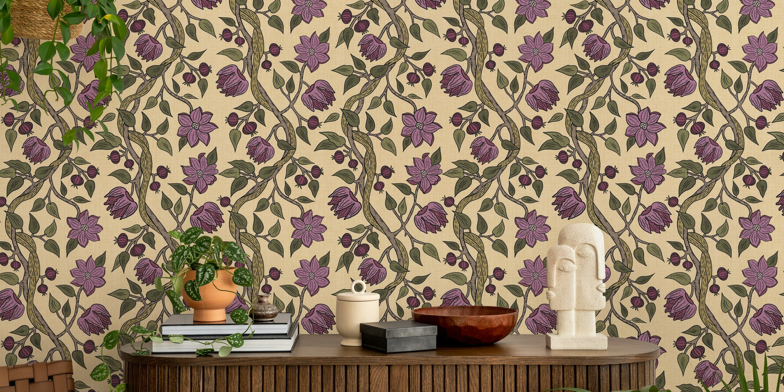 Vines and violet flowers behang in een kamer